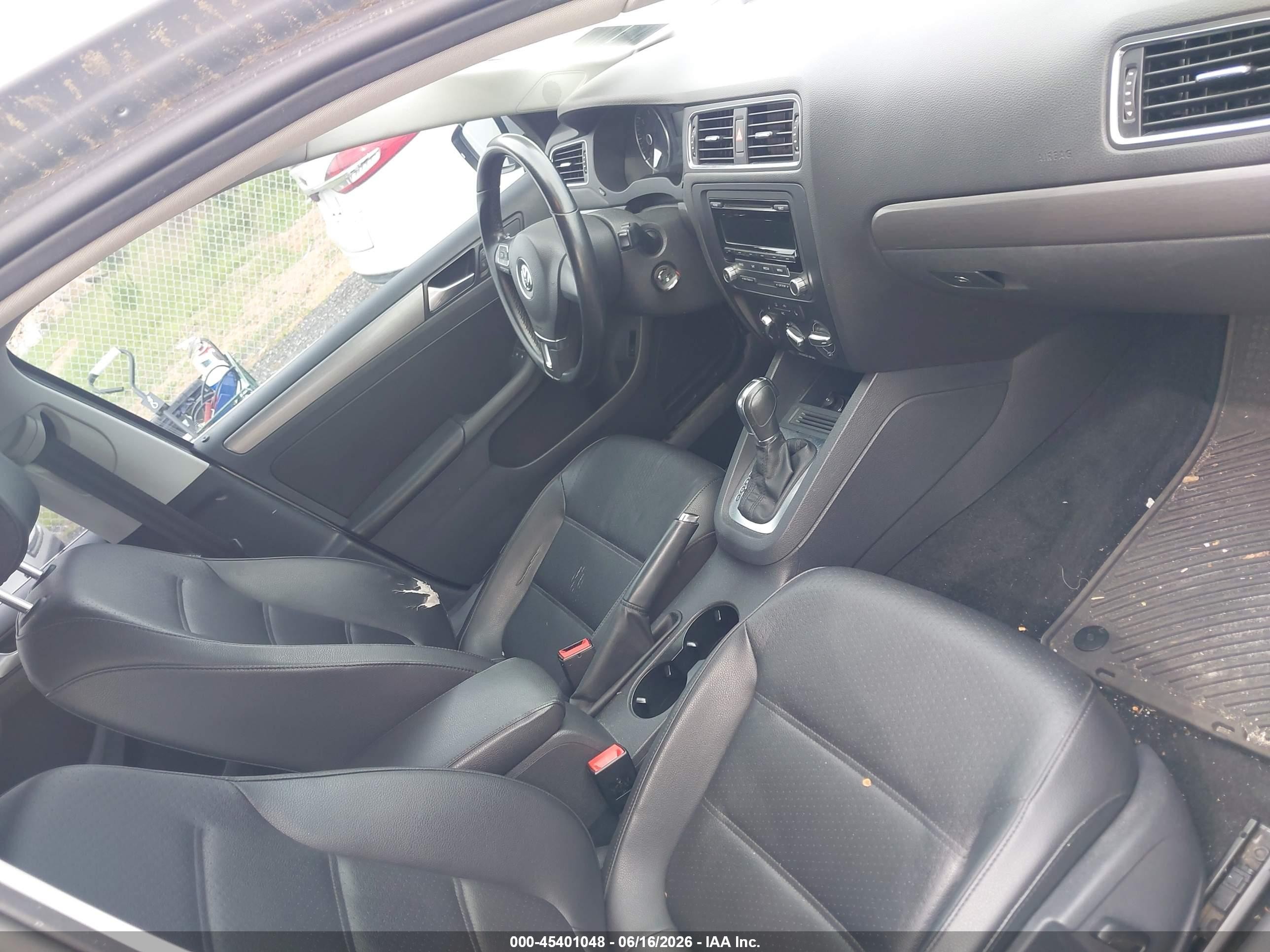 2014 Volkswagen Jetta 2.0l Tdi Silver vin: 3VWLL7AJ1EM372646