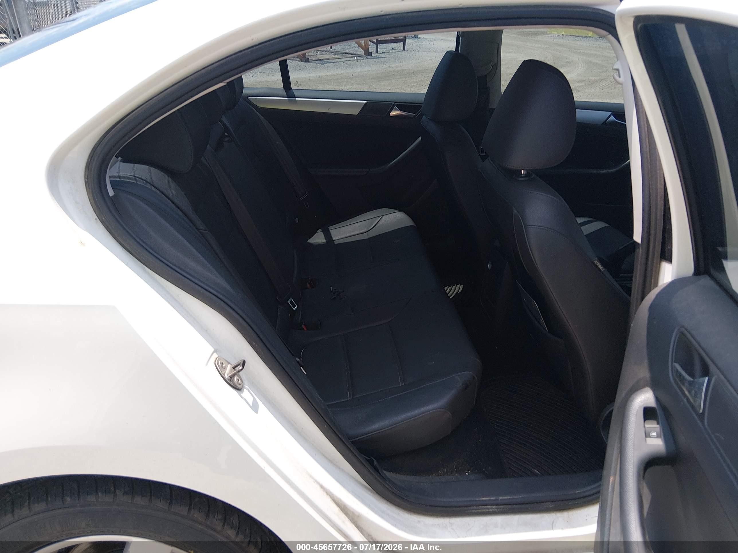2012 Volkswagen Jetta 2.0l Tdi Белый vin: 3VWLL7AJ2CM033021