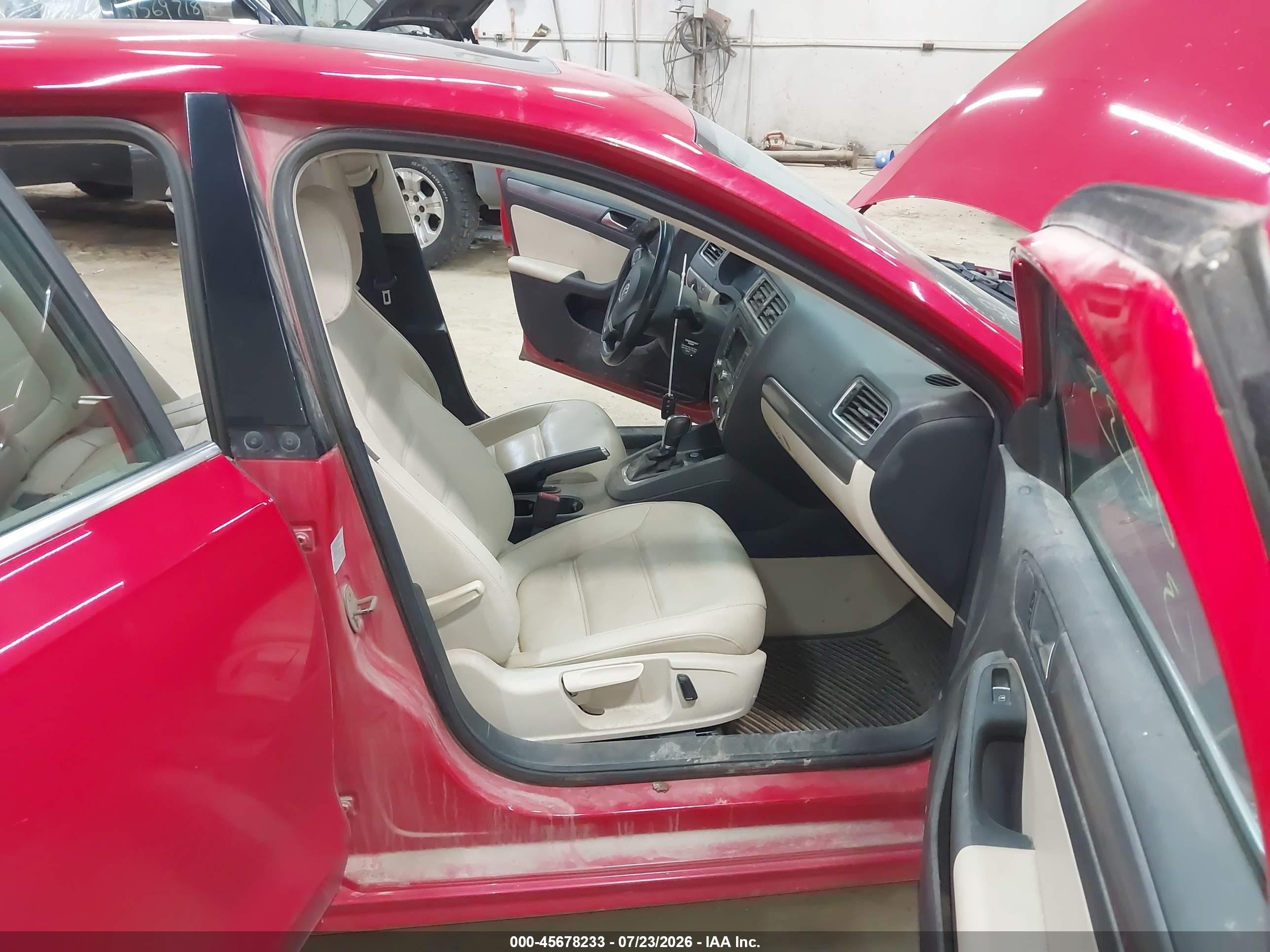 2013 Volkswagen Jetta 2.0l Tdi Red vin: 3VWLL7AJ2DM202715