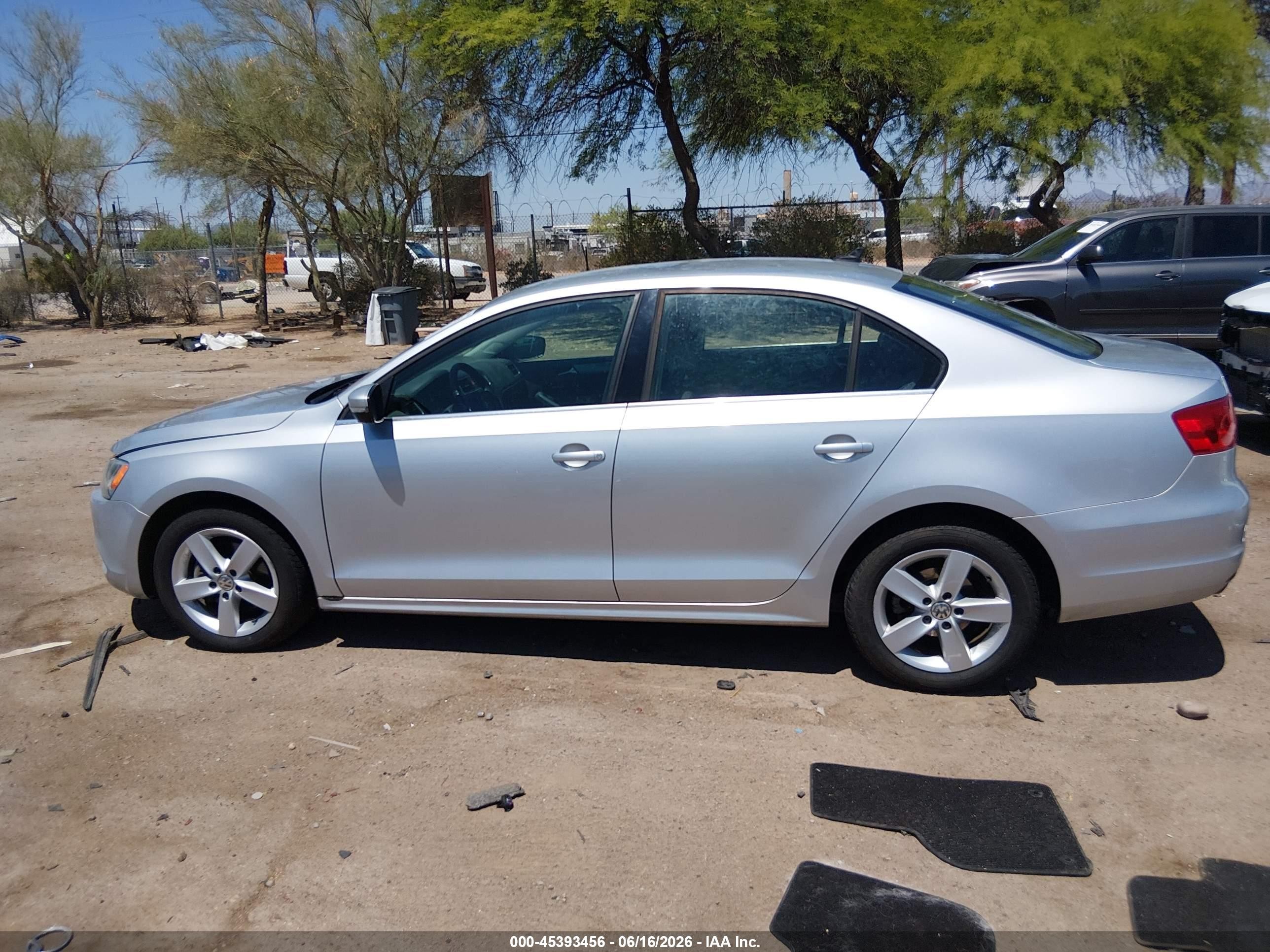 2013 Volkswagen Jetta 2.0l Tdi Silver vin: 3VWLL7AJ2DM284882