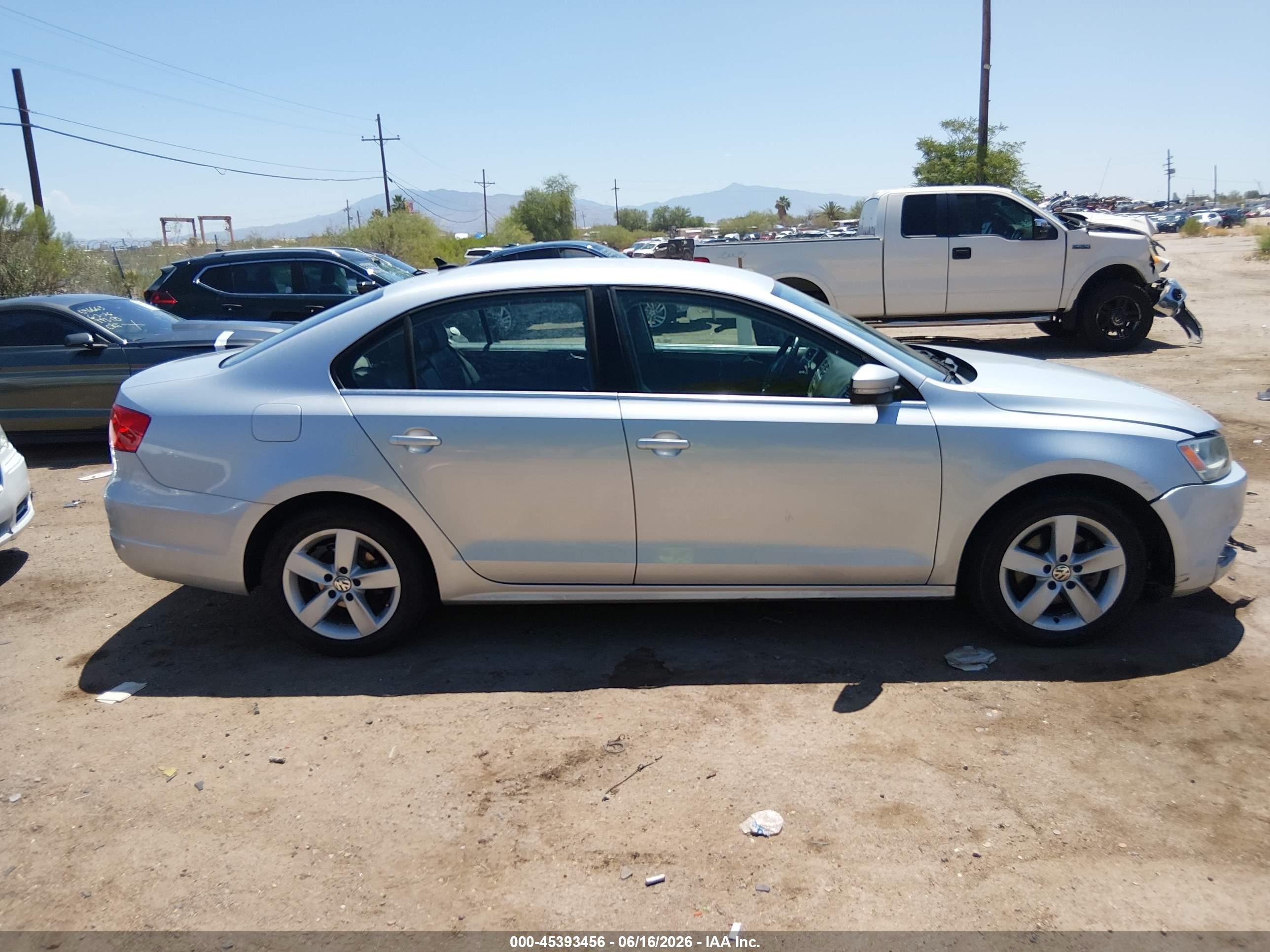 2013 Volkswagen Jetta 2.0l Tdi Silver vin: 3VWLL7AJ2DM284882