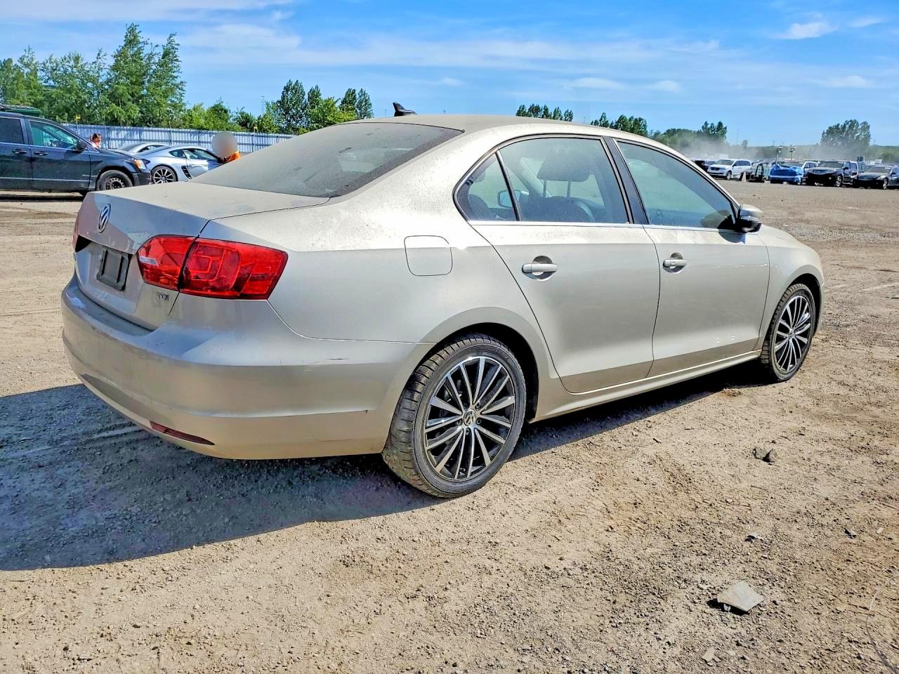 2014 Volkswagen Jetta Tdi Cream vin: 3VWLL7AJ2EM259112