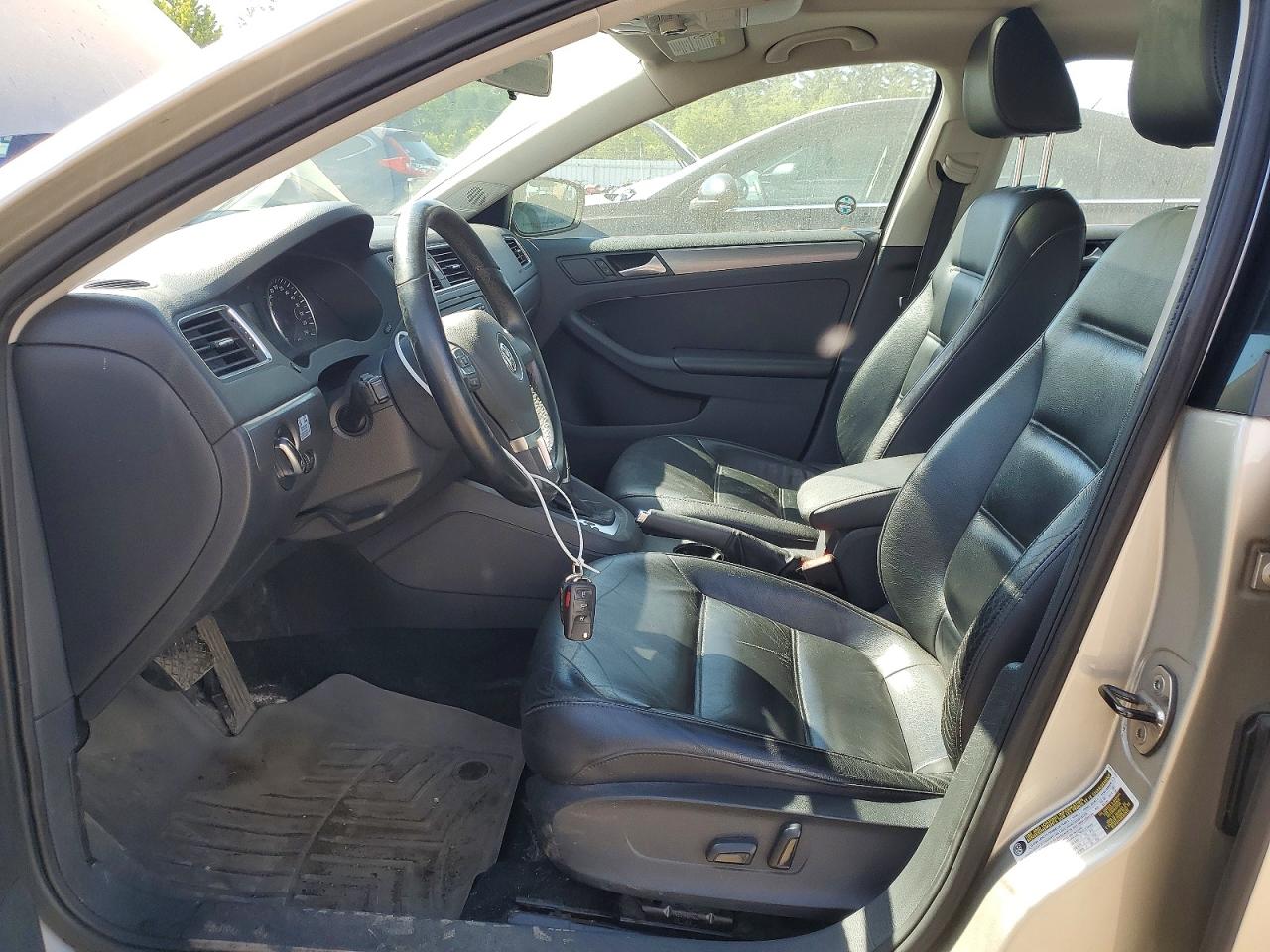 2014 Volkswagen Jetta Tdi Cream vin: 3VWLL7AJ2EM259112