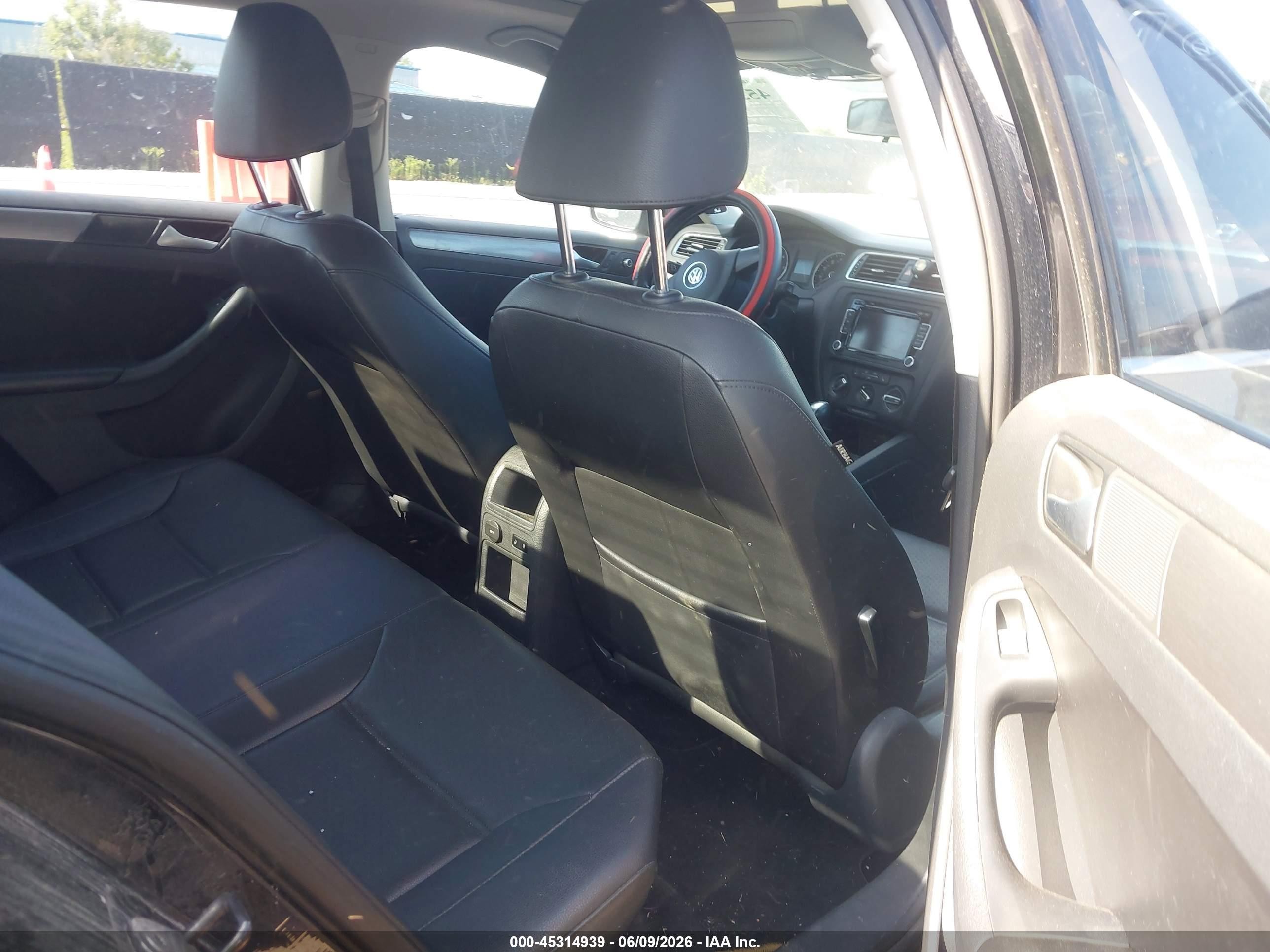 2014 Volkswagen Jetta 2.0l Tdi Черный vin: 3VWLL7AJ2EM394476