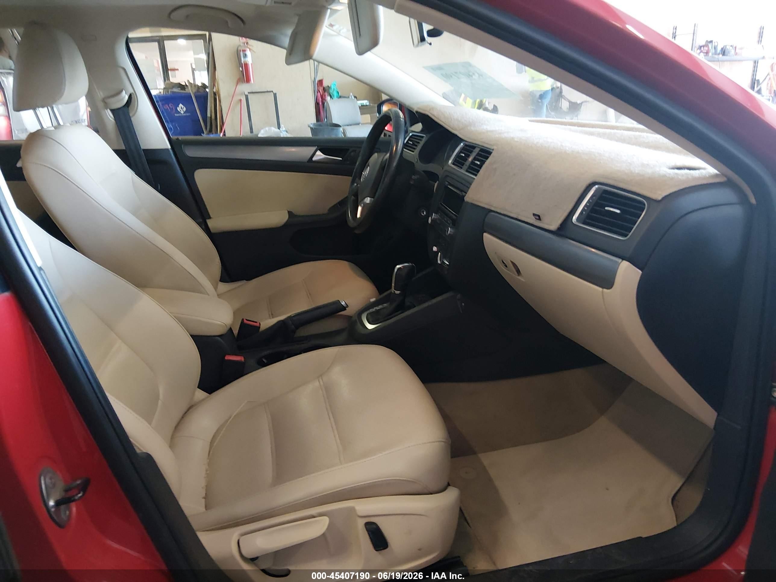 2014 Volkswagen Jetta 2.0l Tdi Red vin: 3VWLL7AJ3EM248670
