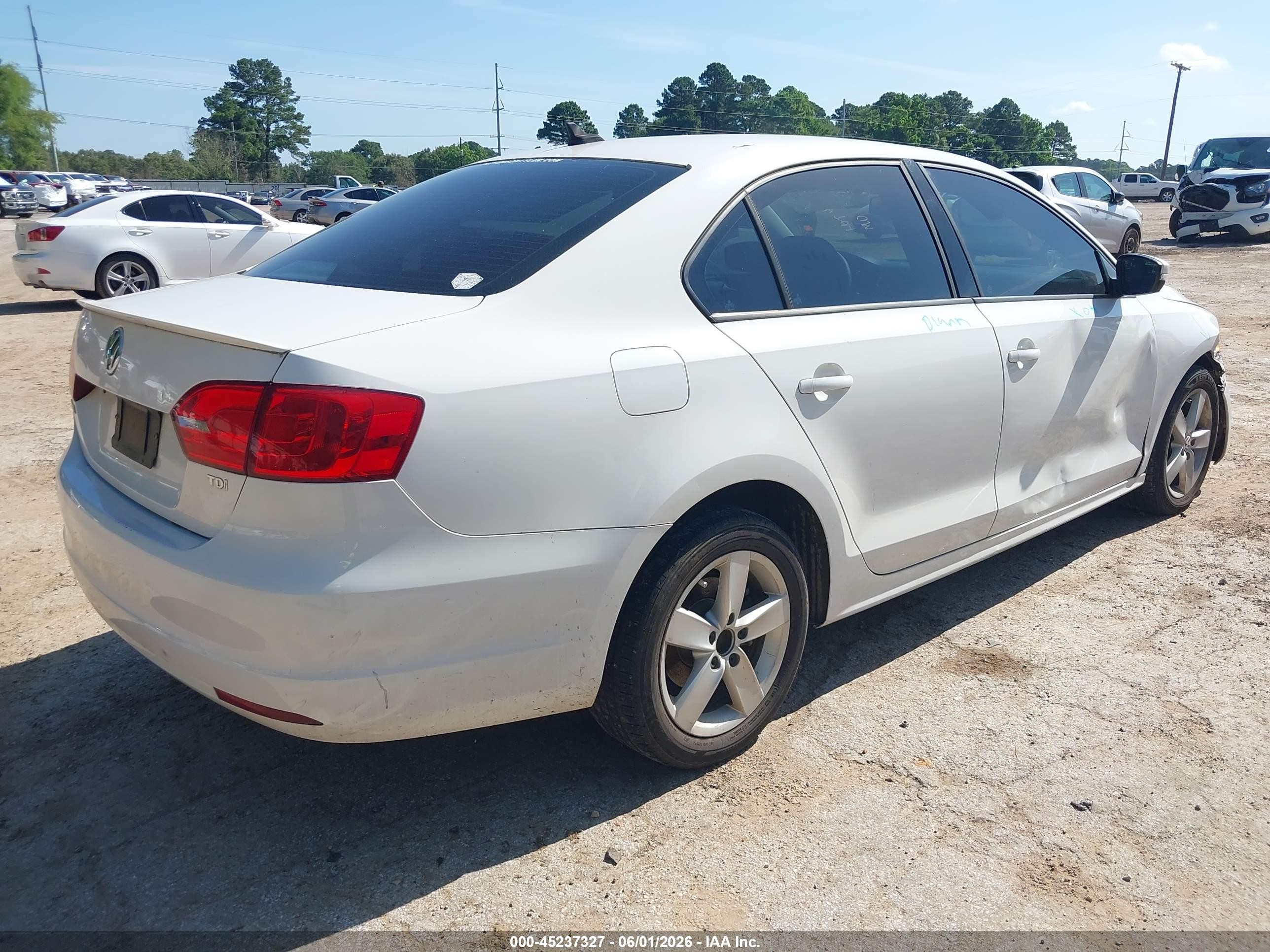 2011 Volkswagen Jetta 2.0l Tdi White vin: 3VWLL7AJ4BM111779