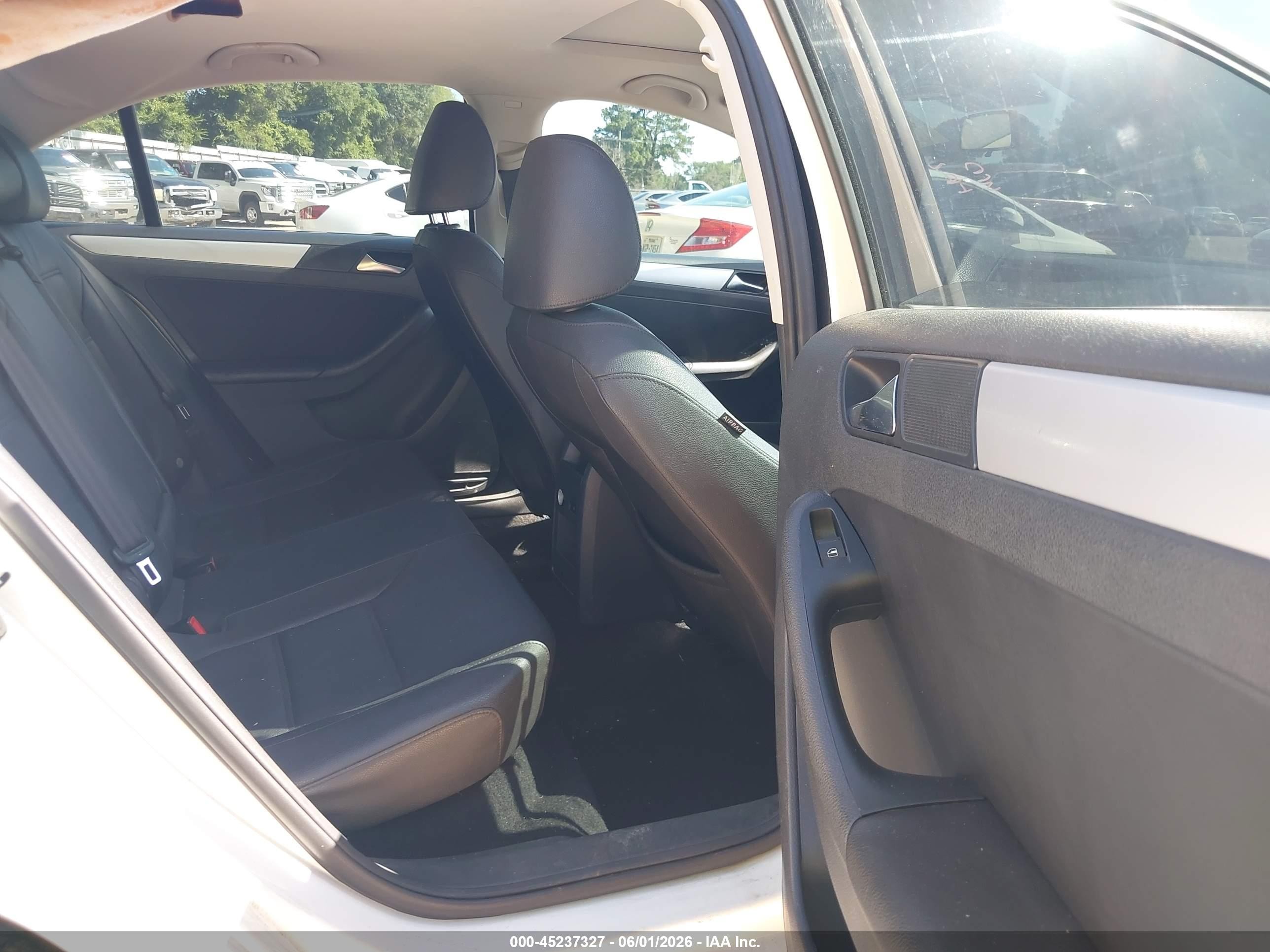 2011 Volkswagen Jetta 2.0l Tdi White vin: 3VWLL7AJ4BM111779