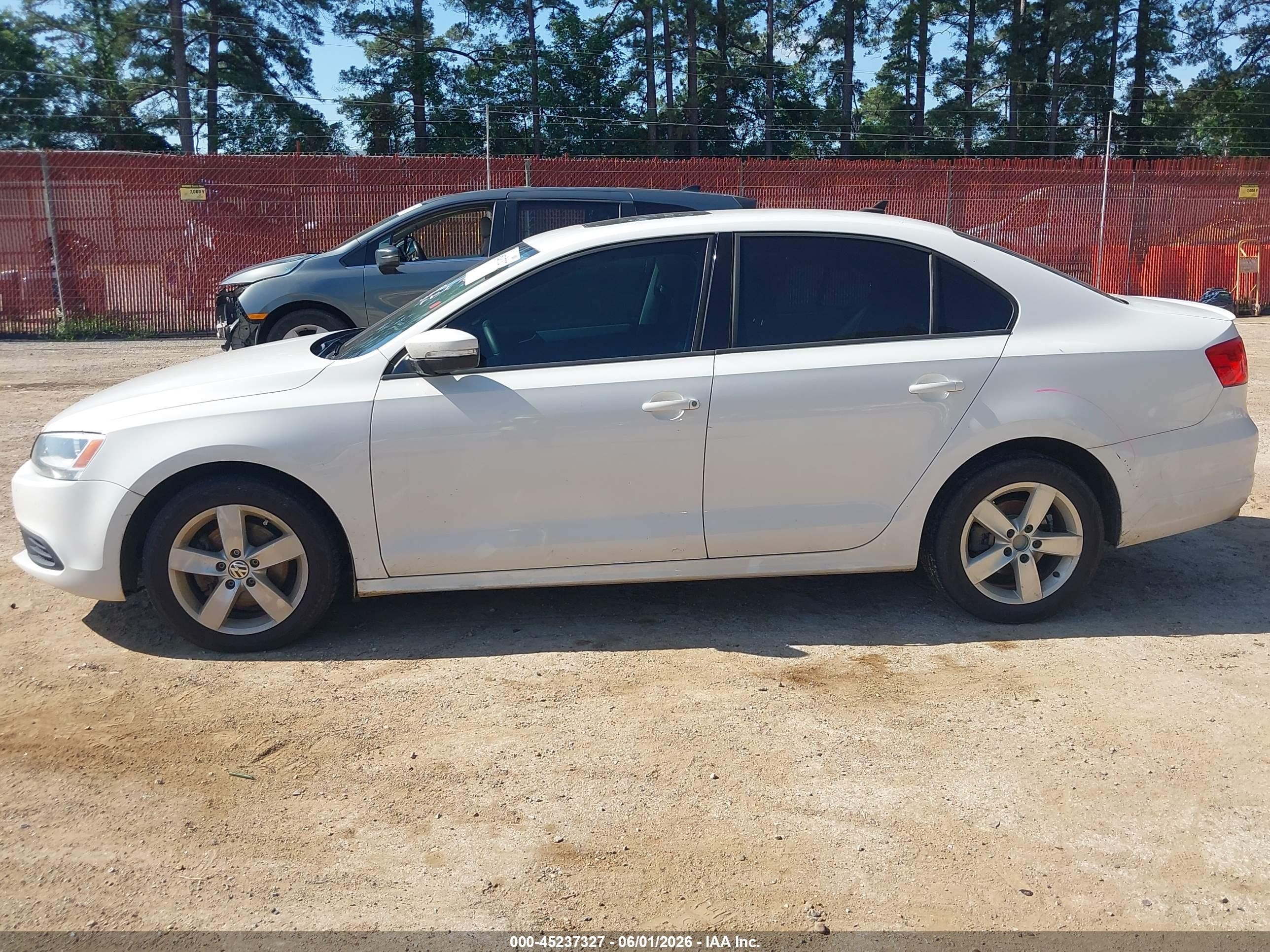2011 Volkswagen Jetta 2.0l Tdi White vin: 3VWLL7AJ4BM111779