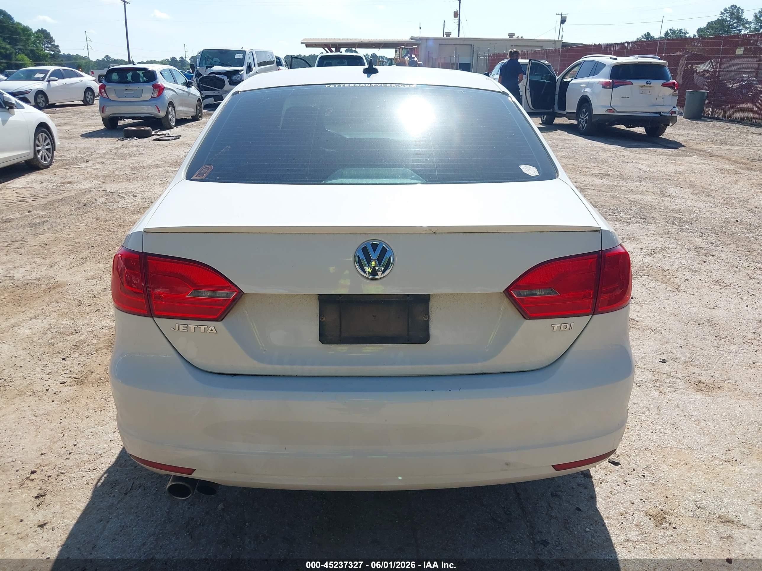 2011 Volkswagen Jetta 2.0l Tdi White vin: 3VWLL7AJ4BM111779