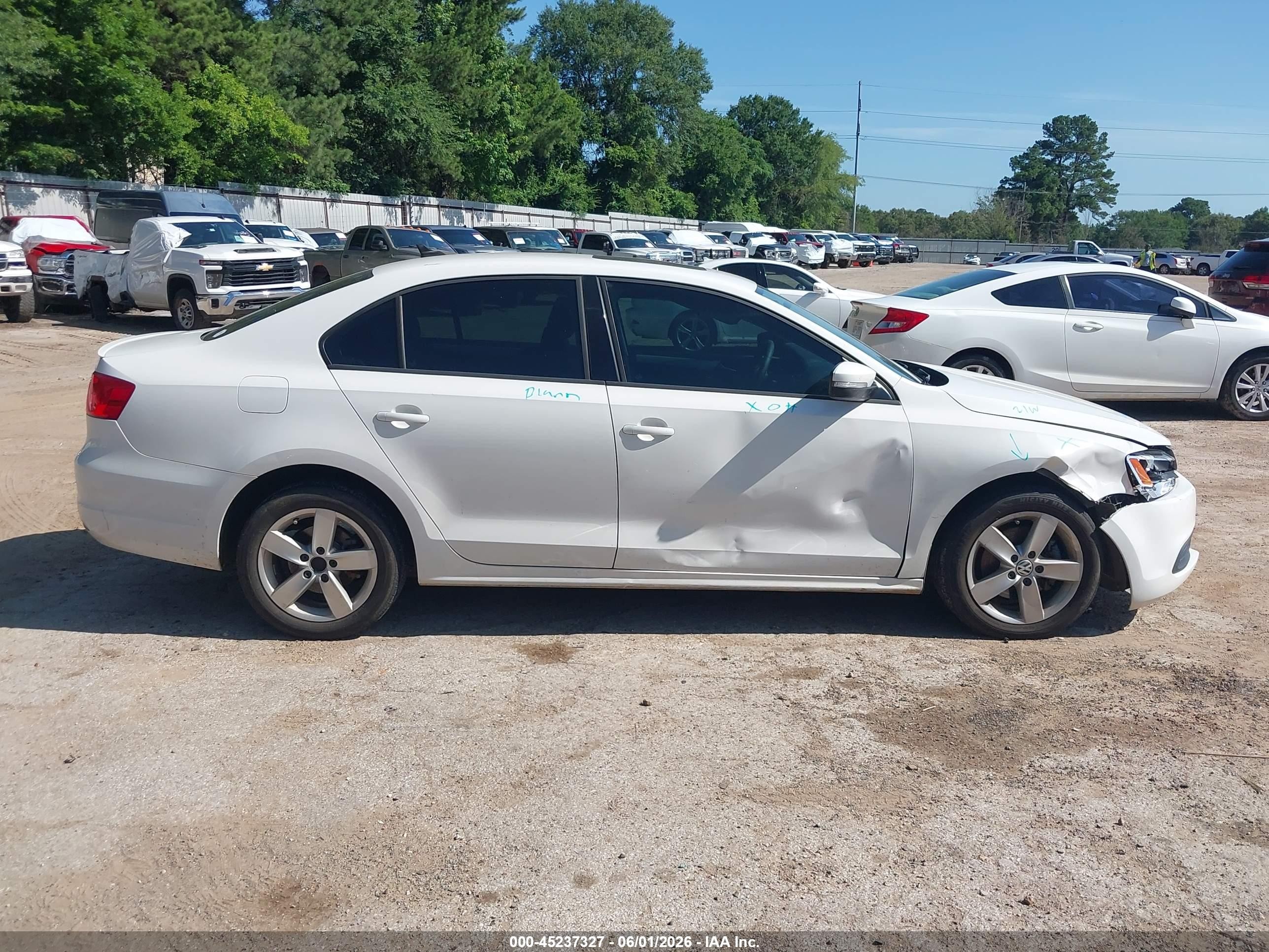 2011 Volkswagen Jetta 2.0l Tdi White vin: 3VWLL7AJ4BM111779