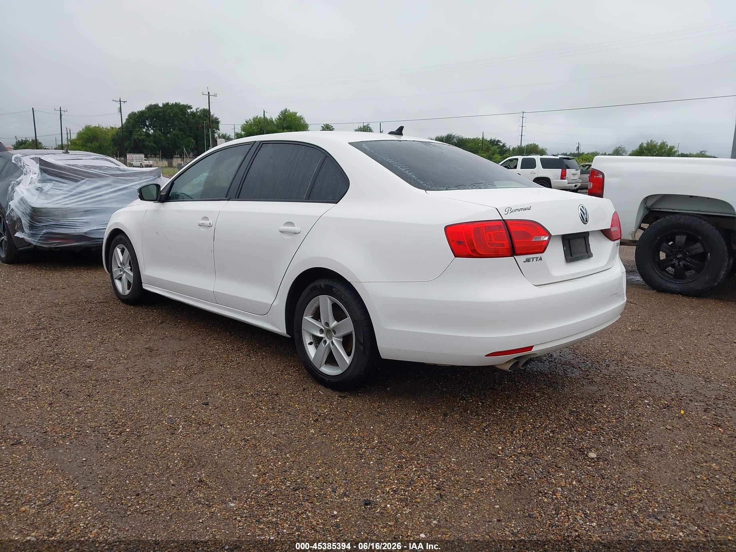 2012 Volkswagen Jetta Sedan   White vin: 3VWLL7AJ4CM370662