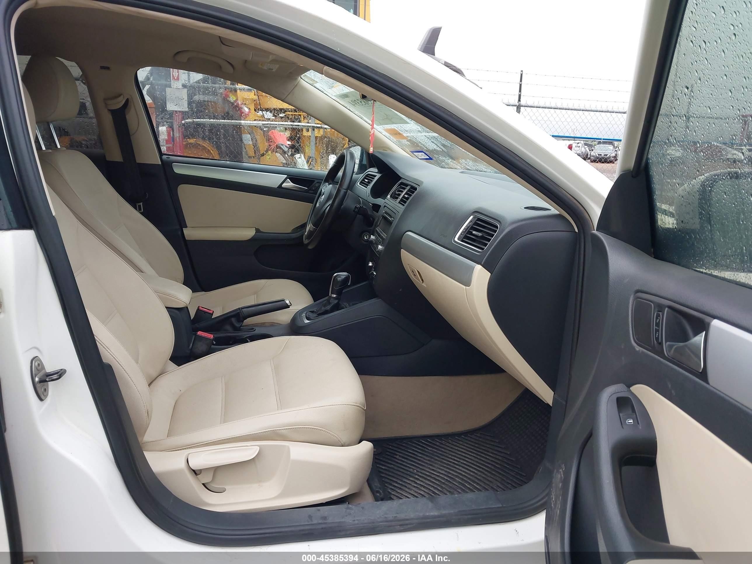 2012 Volkswagen Jetta Sedan   White vin: 3VWLL7AJ4CM370662