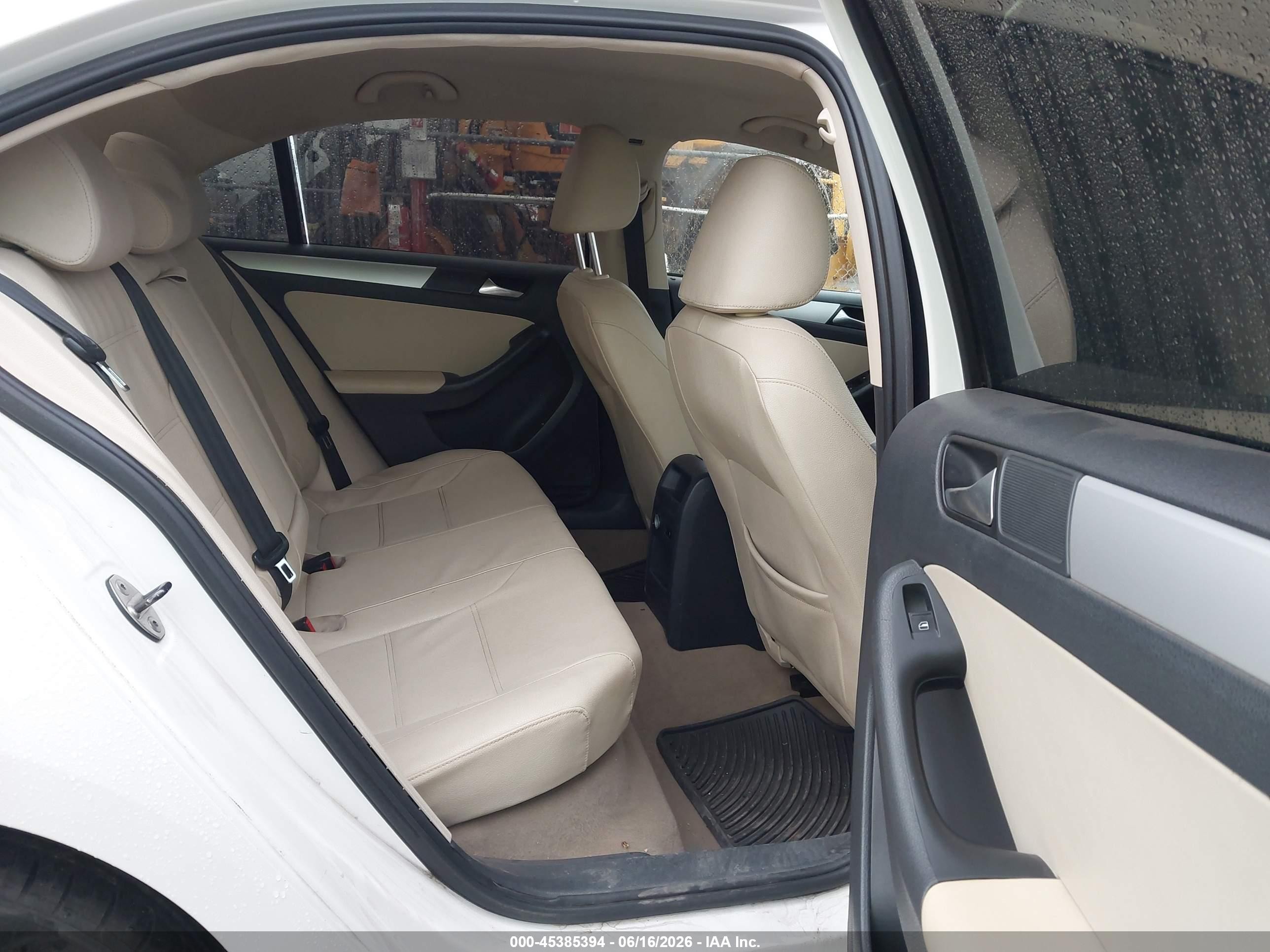 2012 Volkswagen Jetta Sedan   White vin: 3VWLL7AJ4CM370662