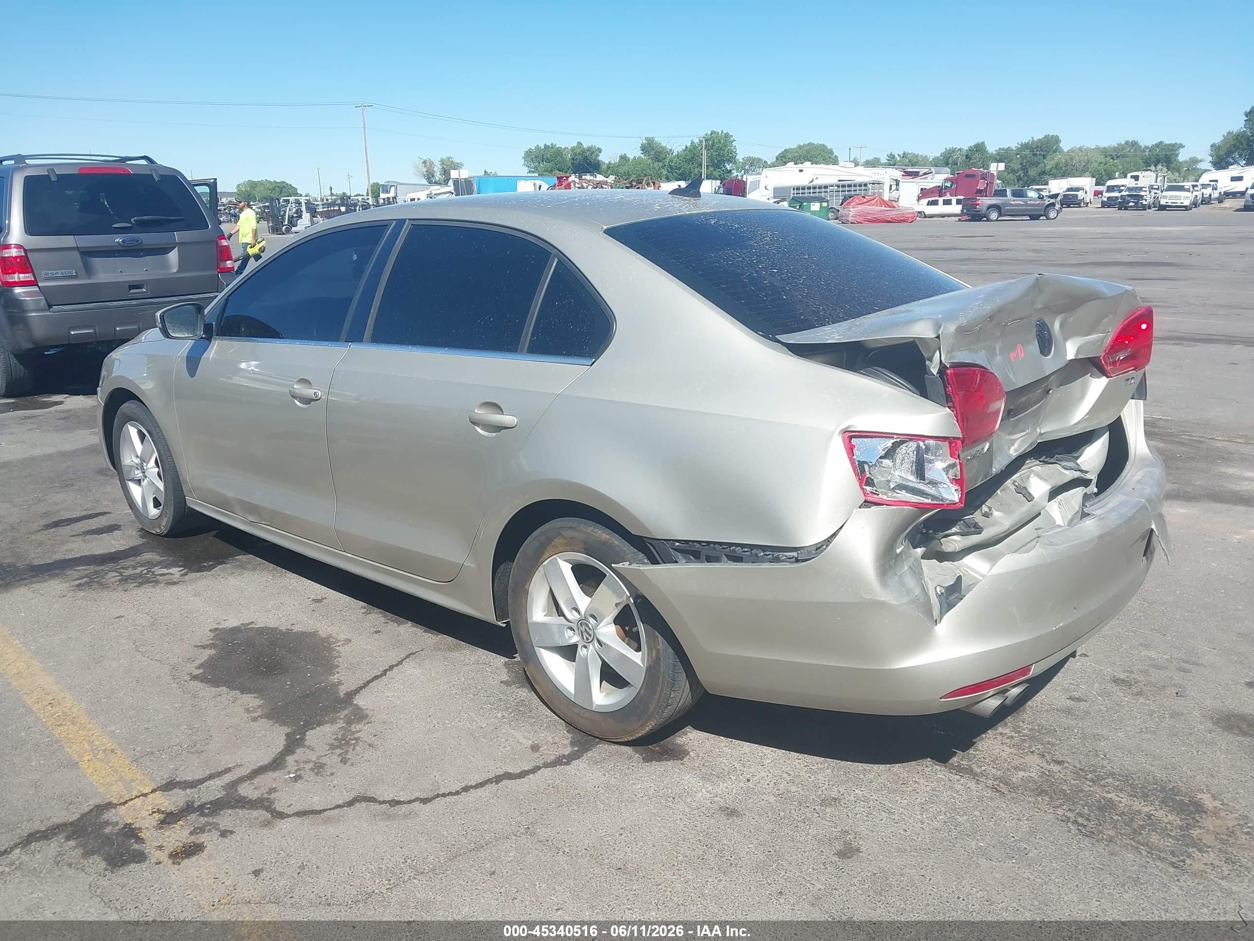 2014 Volkswagen Jetta 2.0l Tdi Champagne vin: 3VWLL7AJ4EM299076