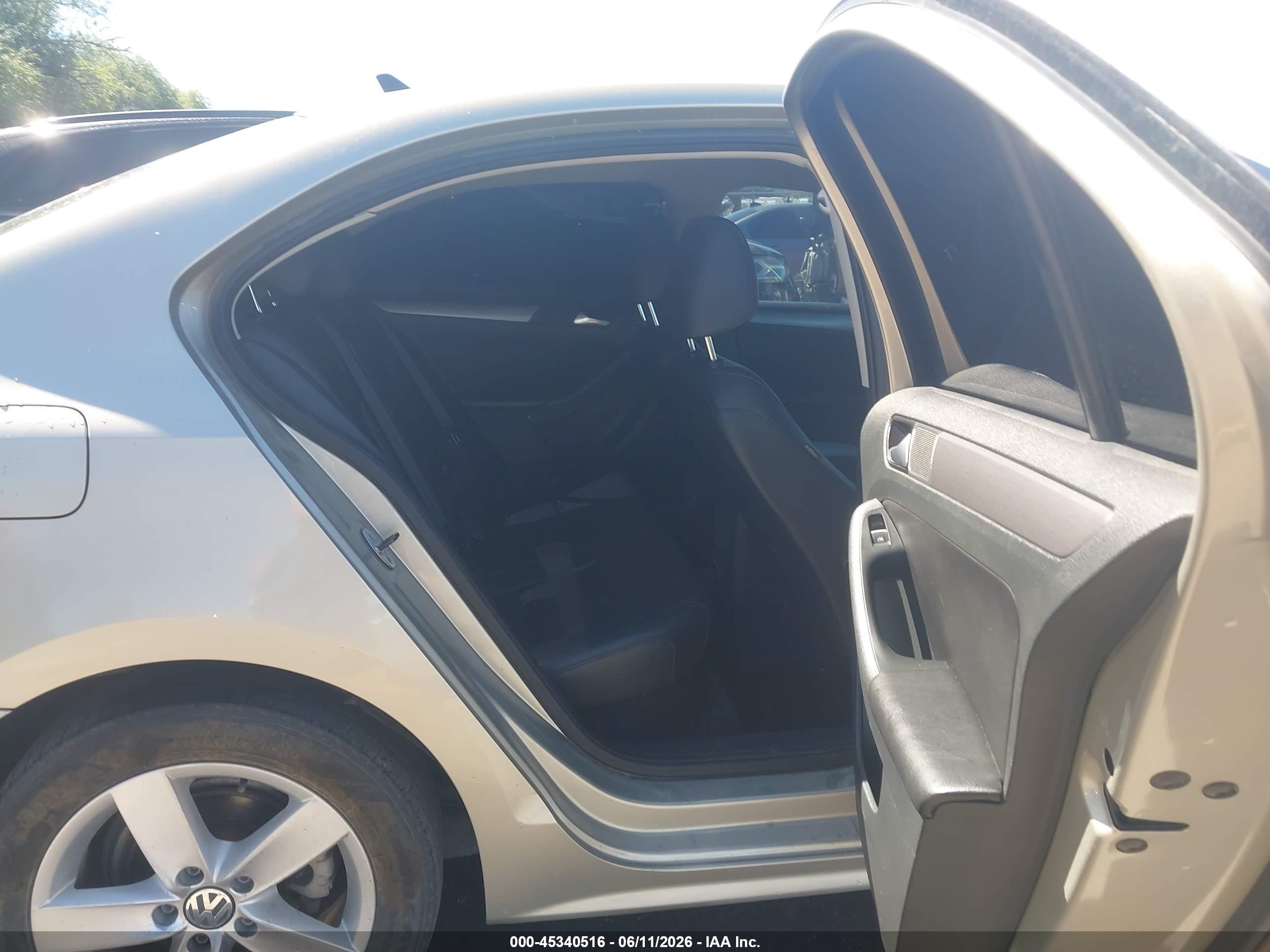 2014 Volkswagen Jetta 2.0l Tdi Champagne vin: 3VWLL7AJ4EM299076