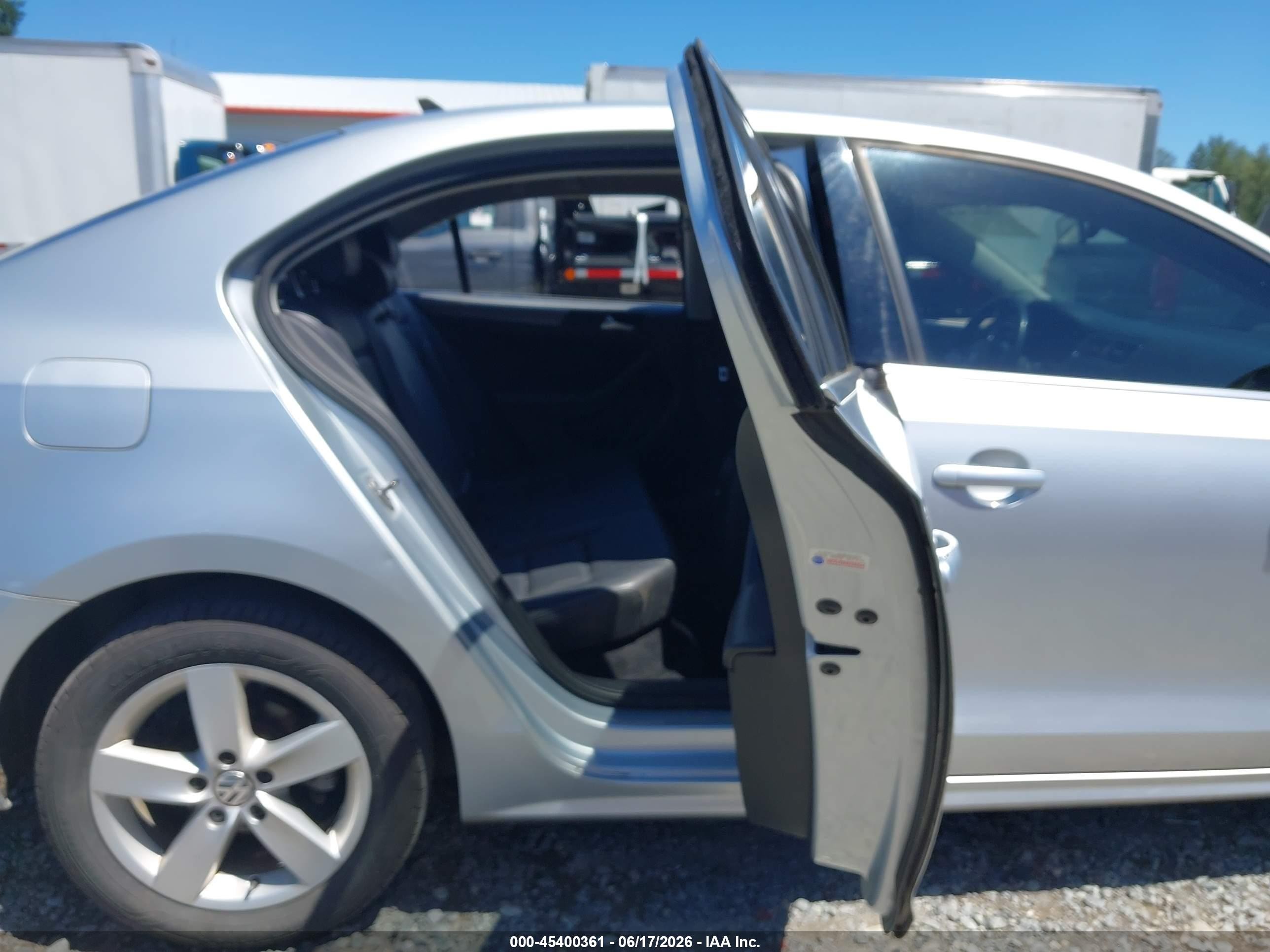 2013 Volkswagen Jetta 2.0l Tdi Silver vin: 3VWLL7AJ5DM426870