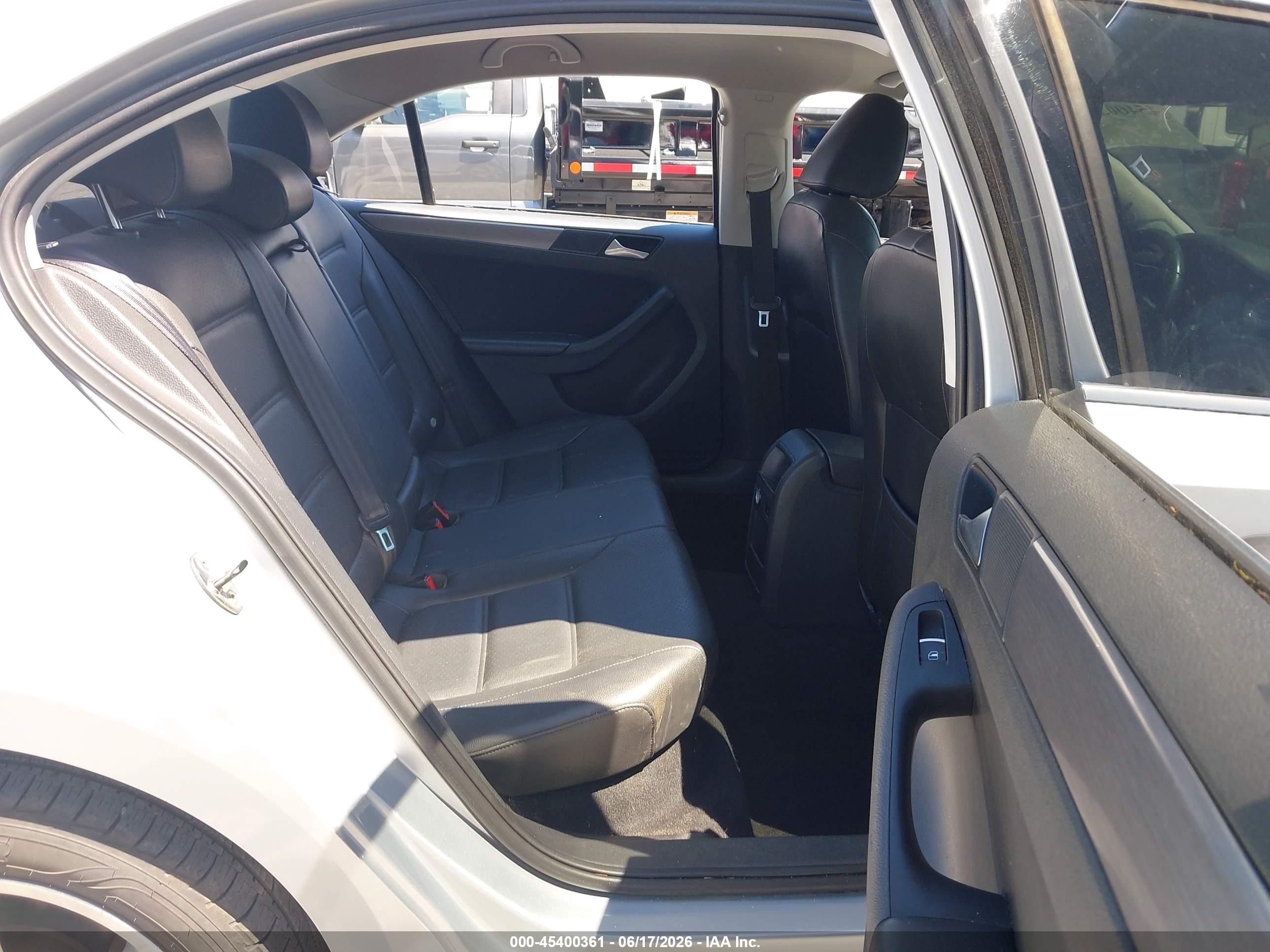 2013 Volkswagen Jetta 2.0l Tdi Silver vin: 3VWLL7AJ5DM426870