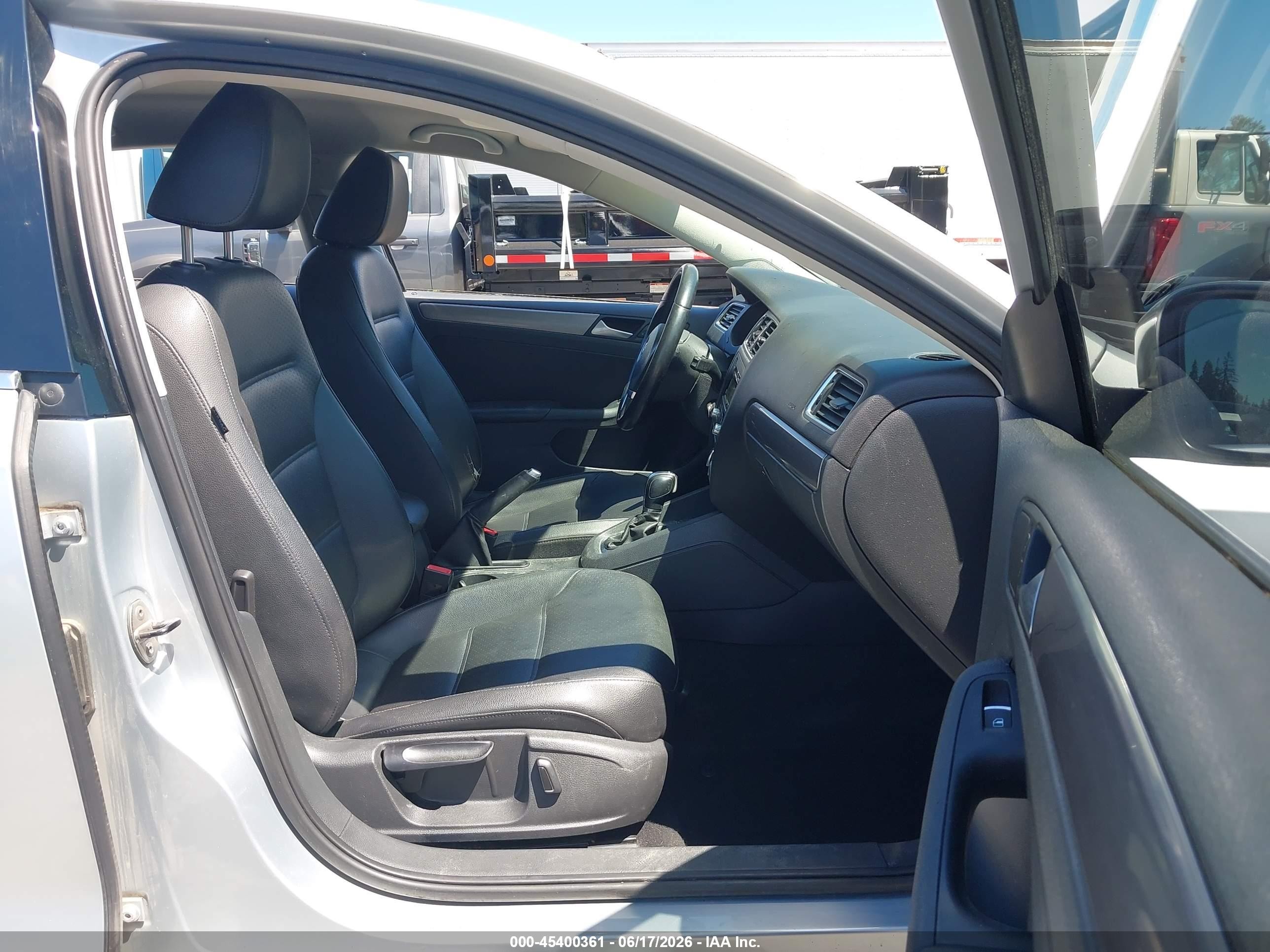 2013 Volkswagen Jetta 2.0l Tdi Silver vin: 3VWLL7AJ5DM426870