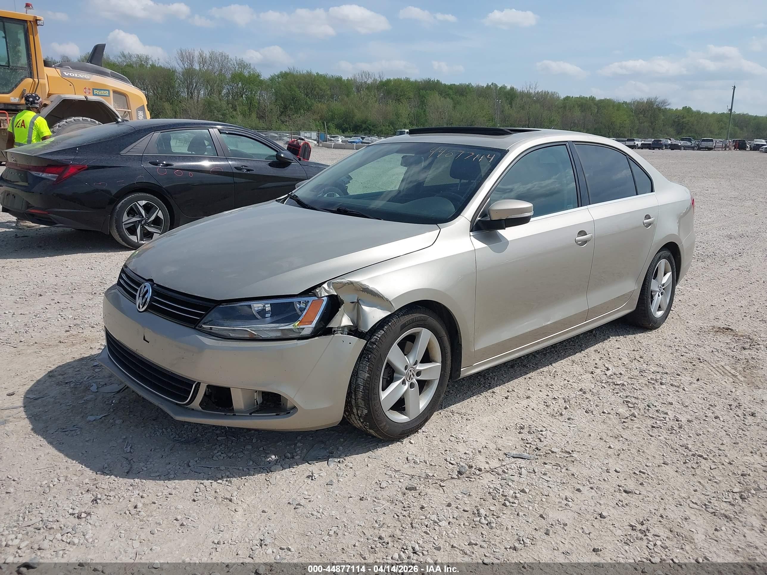 2014 Volkswagen Jetta 2.0l Tdi Tan vin: 3VWLL7AJ5EM294128