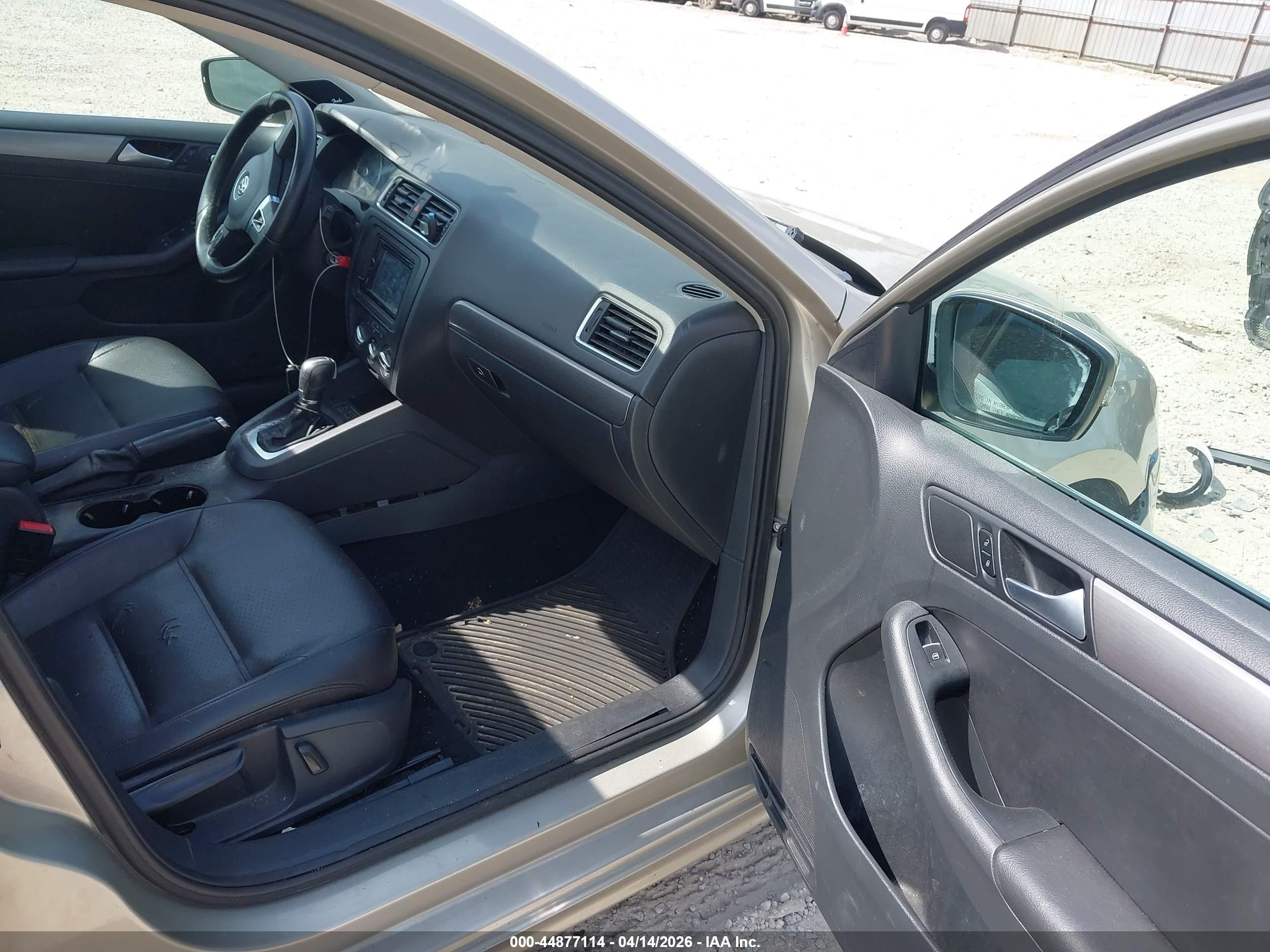 2014 Volkswagen Jetta 2.0l Tdi Tan vin: 3VWLL7AJ5EM294128