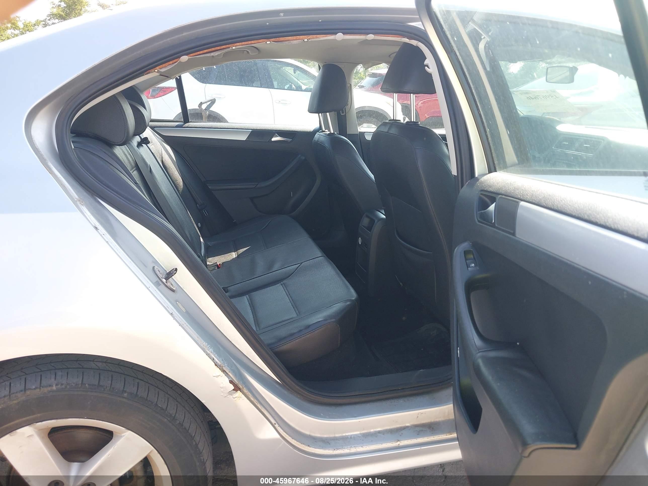 2012 Volkswagen Jetta 2.0l Tdi Silver vin: 3VWLL7AJ6CM005884