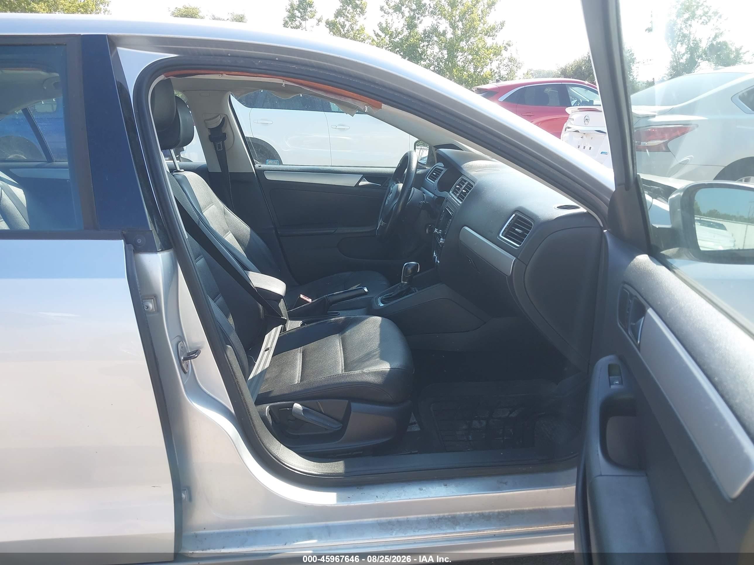2012 Volkswagen Jetta 2.0l Tdi Silver vin: 3VWLL7AJ6CM005884