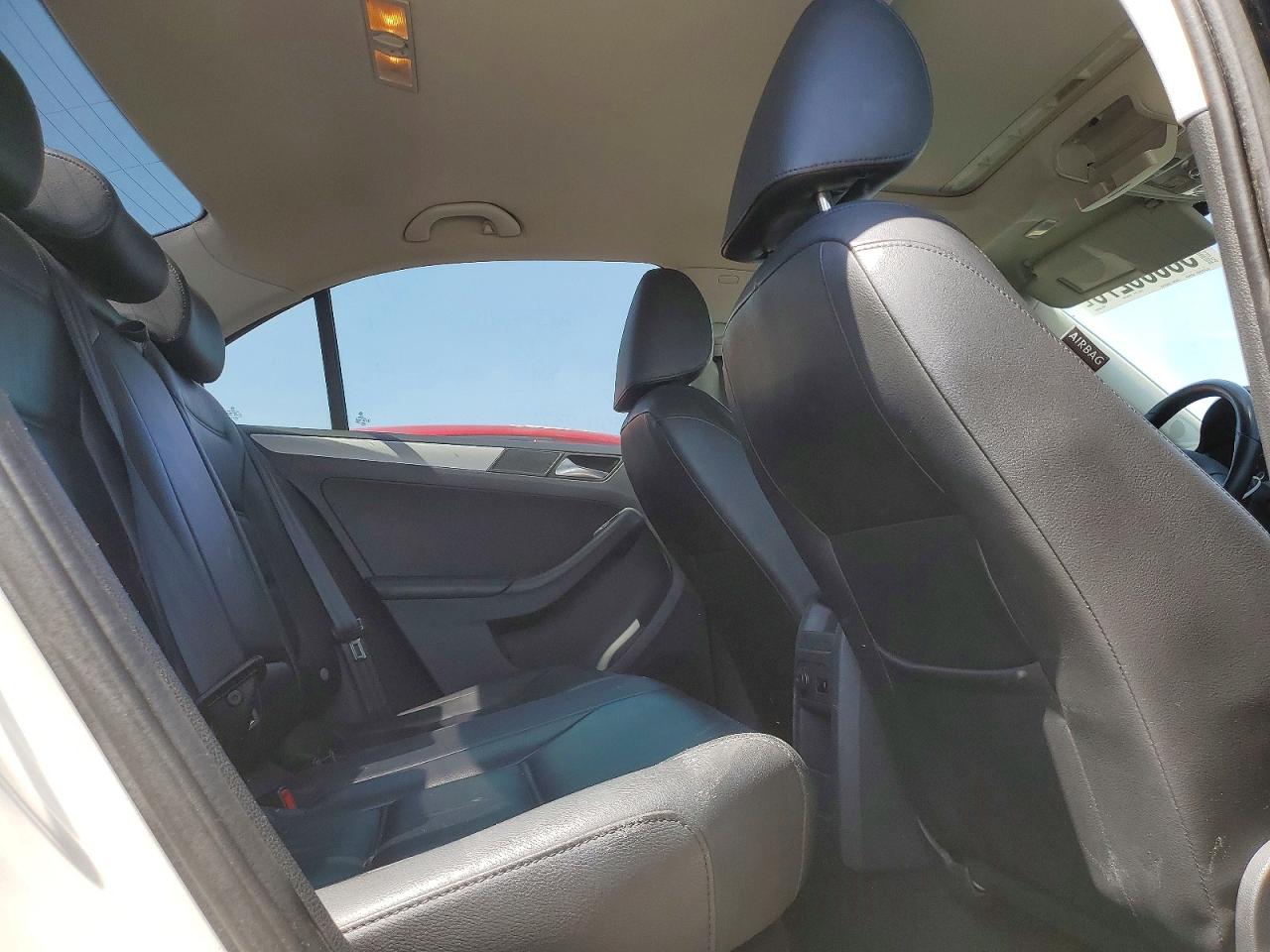 2012 Volkswagen Jetta Tdi White vin: 3VWLL7AJ6CM320636