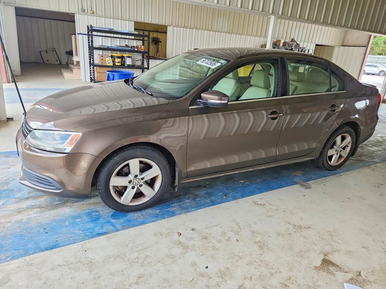 2013 Volkswagen Jetta Tdi Brown vin: 3VWLL7AJ6DM372320