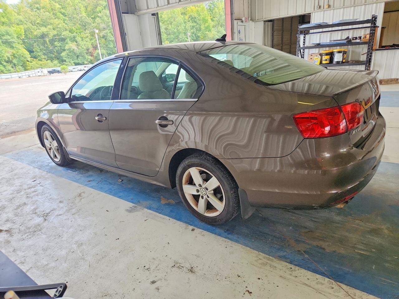 2013 Volkswagen Jetta Tdi Brown vin: 3VWLL7AJ6DM372320