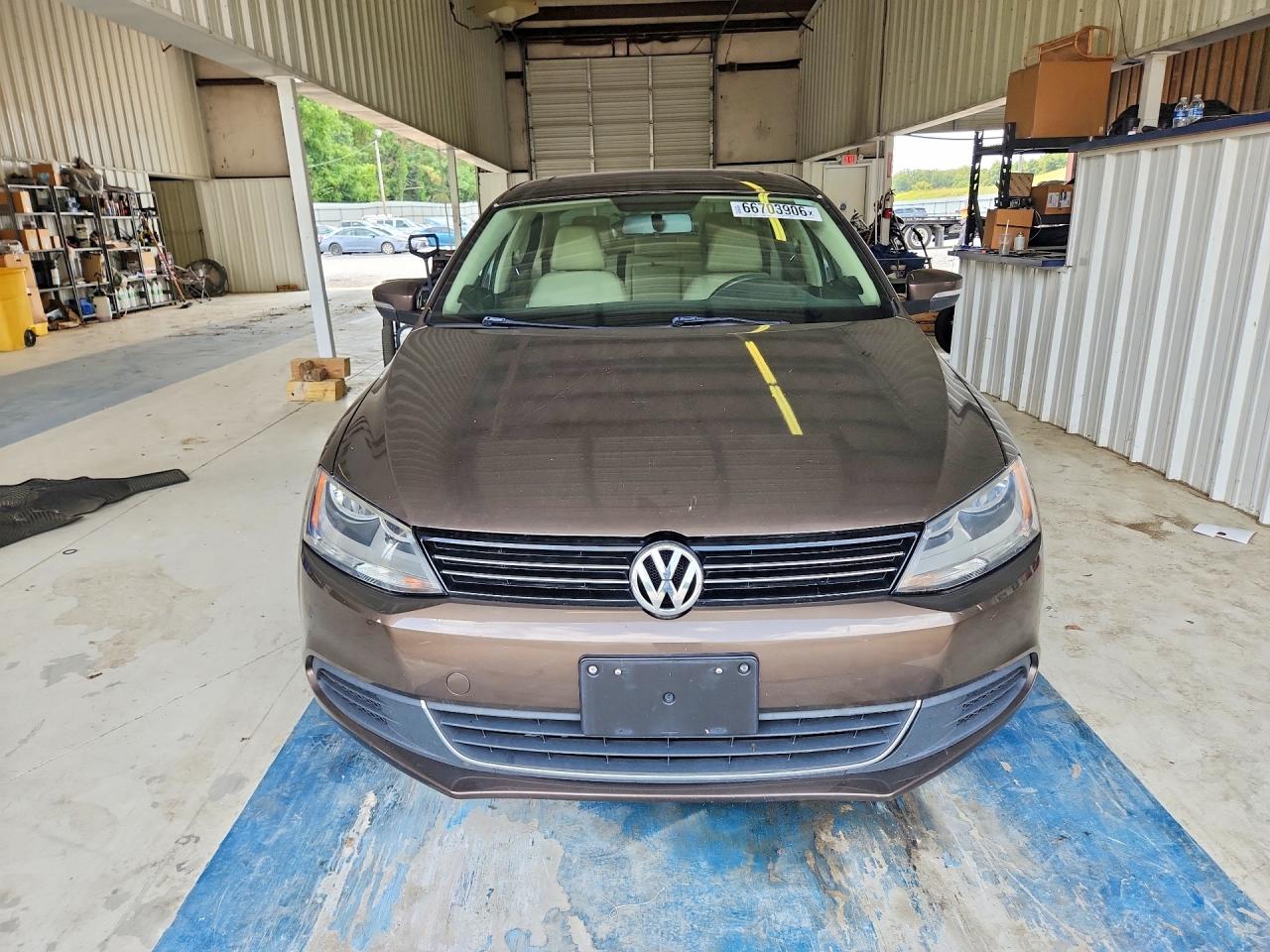 2013 Volkswagen Jetta Tdi Brown vin: 3VWLL7AJ6DM372320