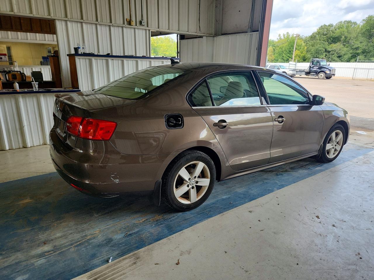 2013 Volkswagen Jetta Tdi Brown vin: 3VWLL7AJ6DM372320