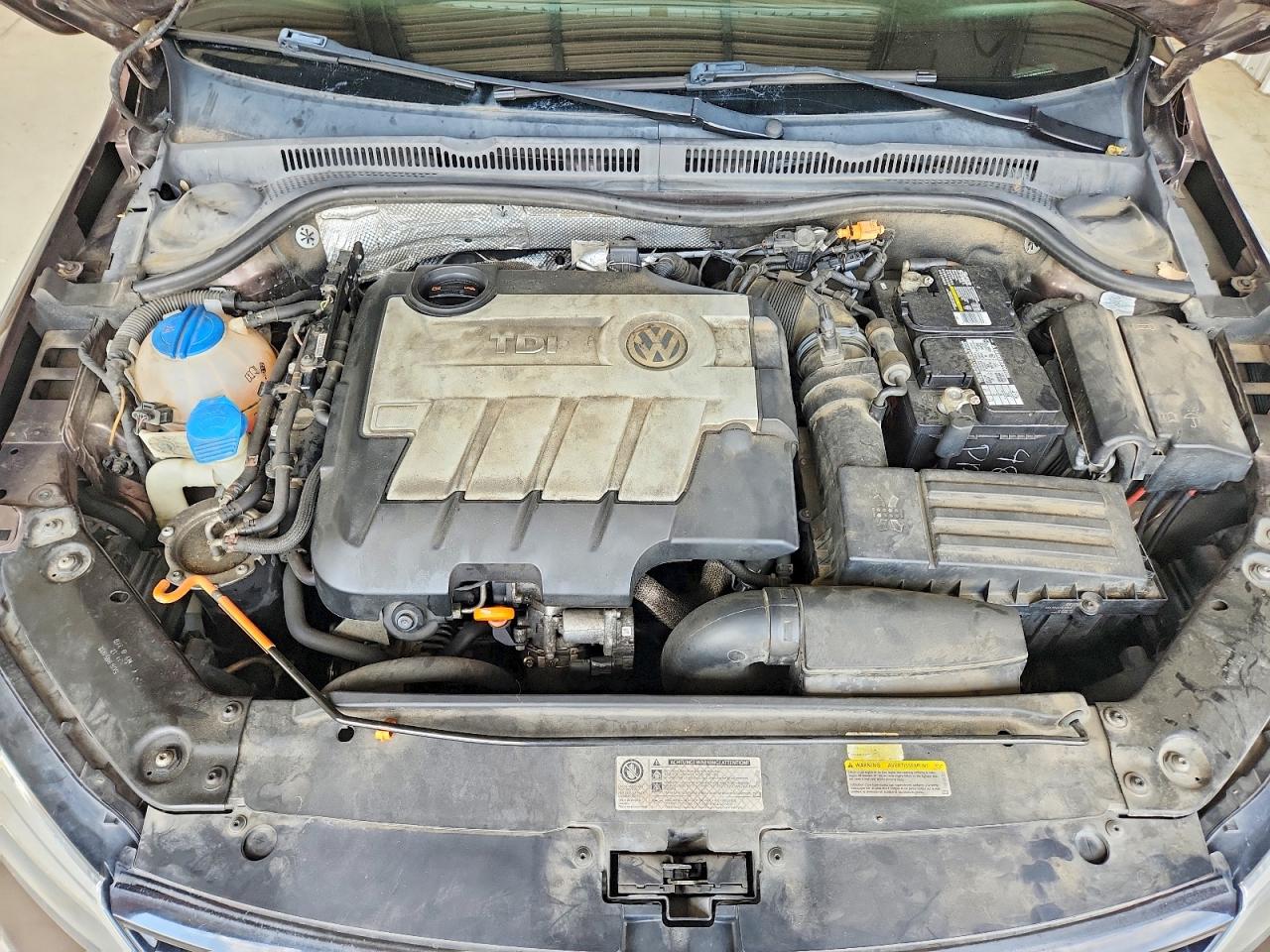 2013 Volkswagen Jetta Tdi Brown vin: 3VWLL7AJ6DM372320