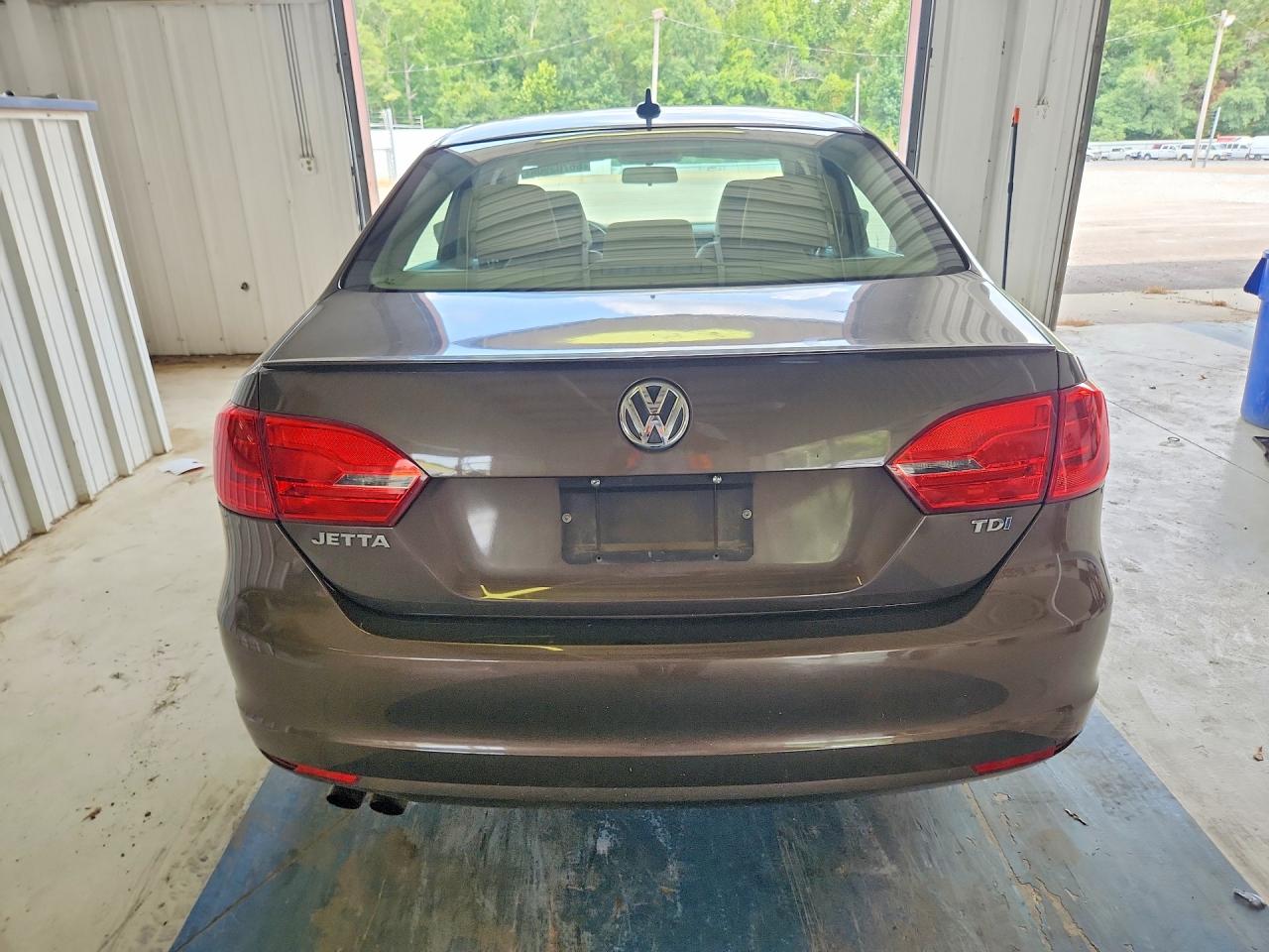 2013 Volkswagen Jetta Tdi Brown vin: 3VWLL7AJ6DM372320