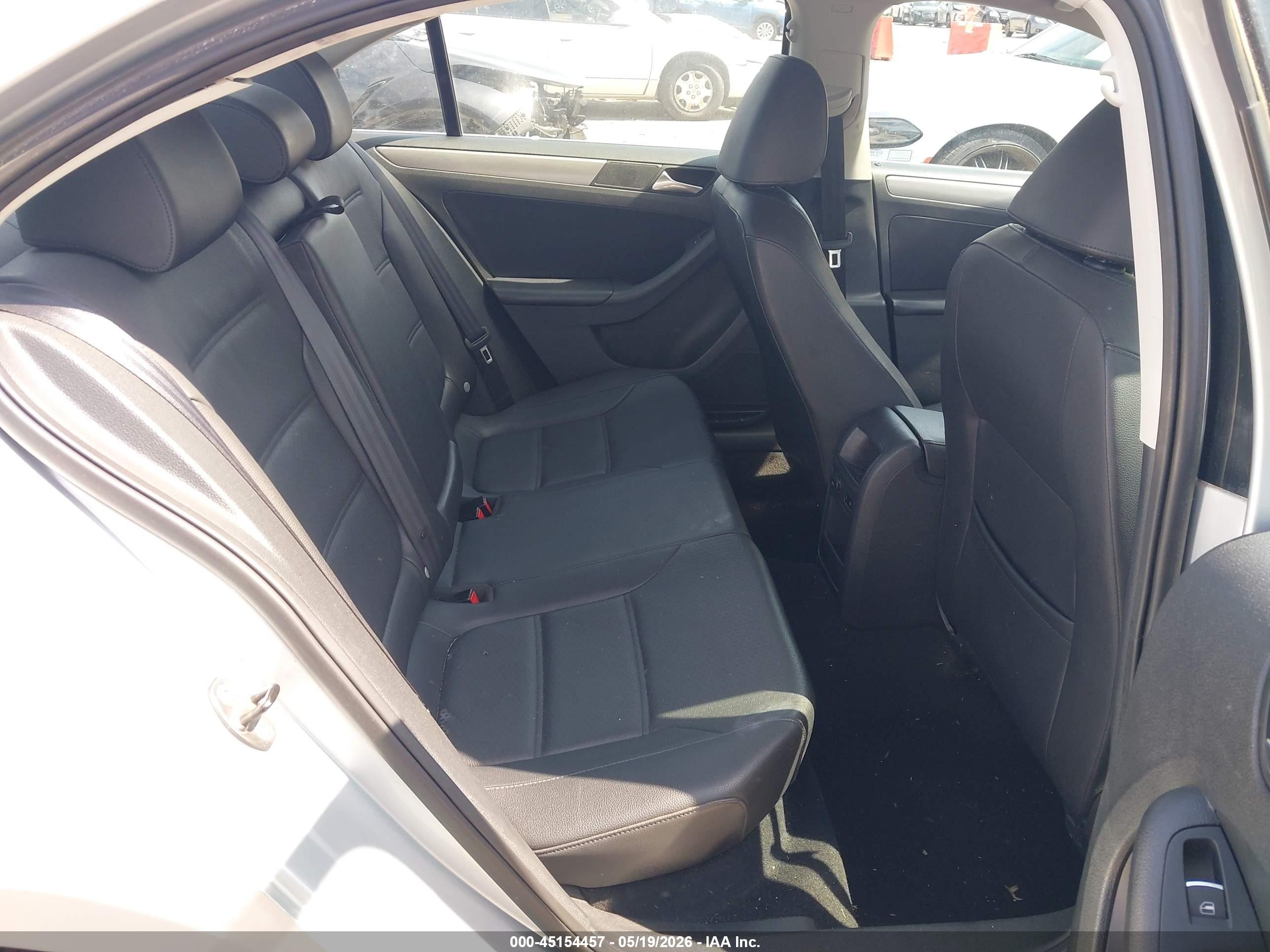 2013 Volkswagen Jetta 2.0l Tdi Серебряный vin: 3VWLL7AJ6DM394401