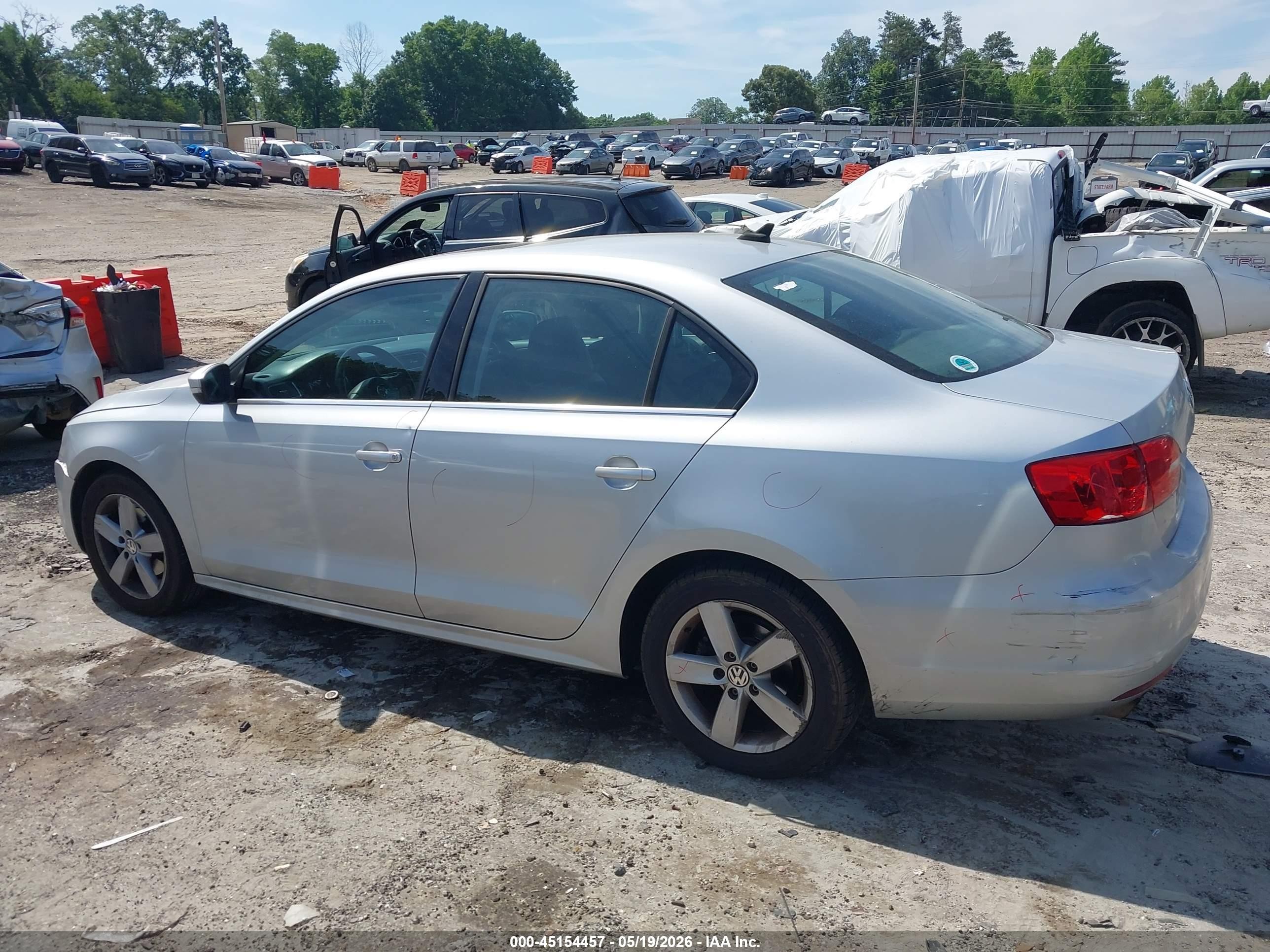2013 Volkswagen Jetta 2.0l Tdi Серебряный vin: 3VWLL7AJ6DM394401