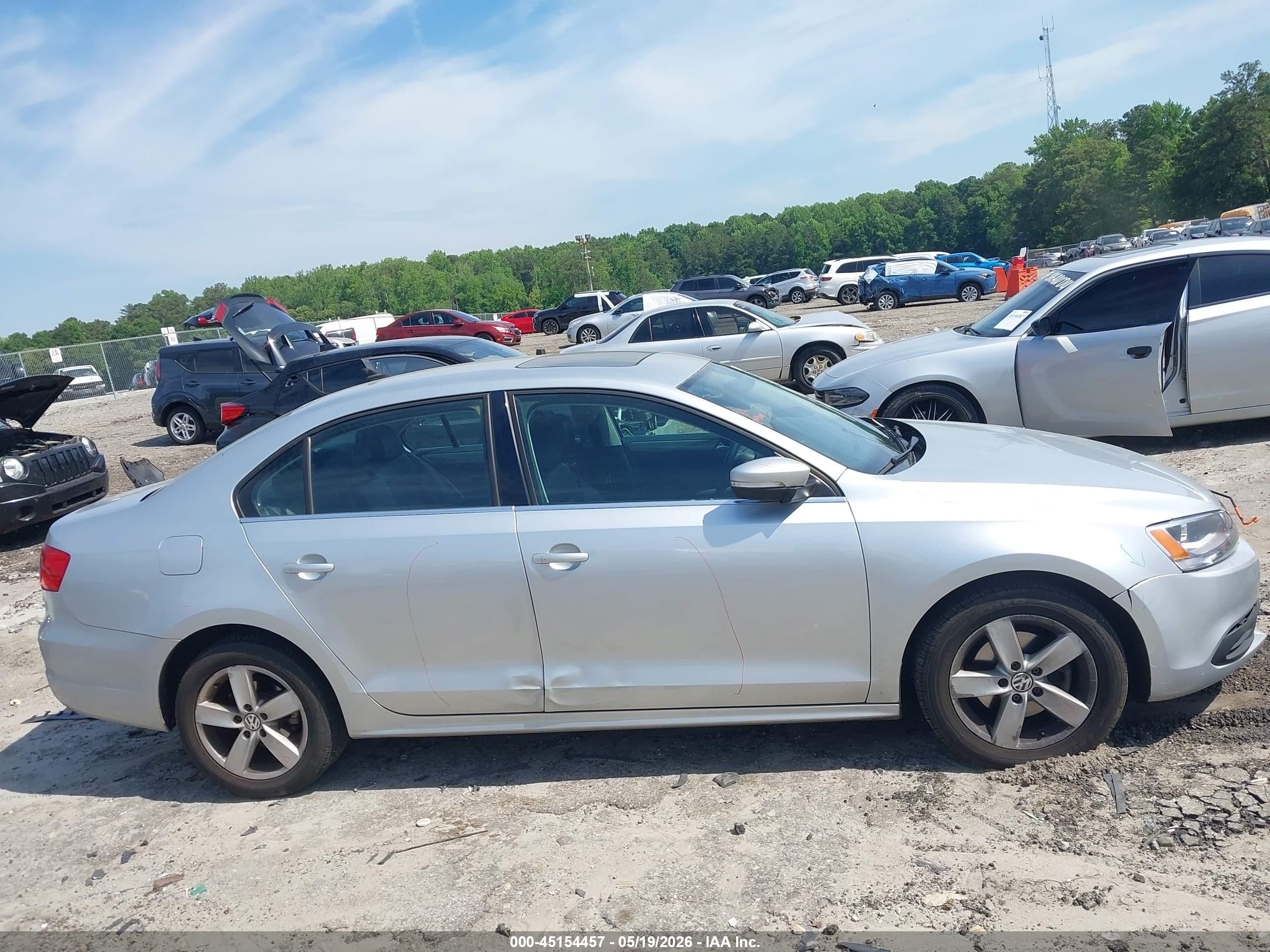 2013 Volkswagen Jetta 2.0l Tdi Серебряный vin: 3VWLL7AJ6DM394401