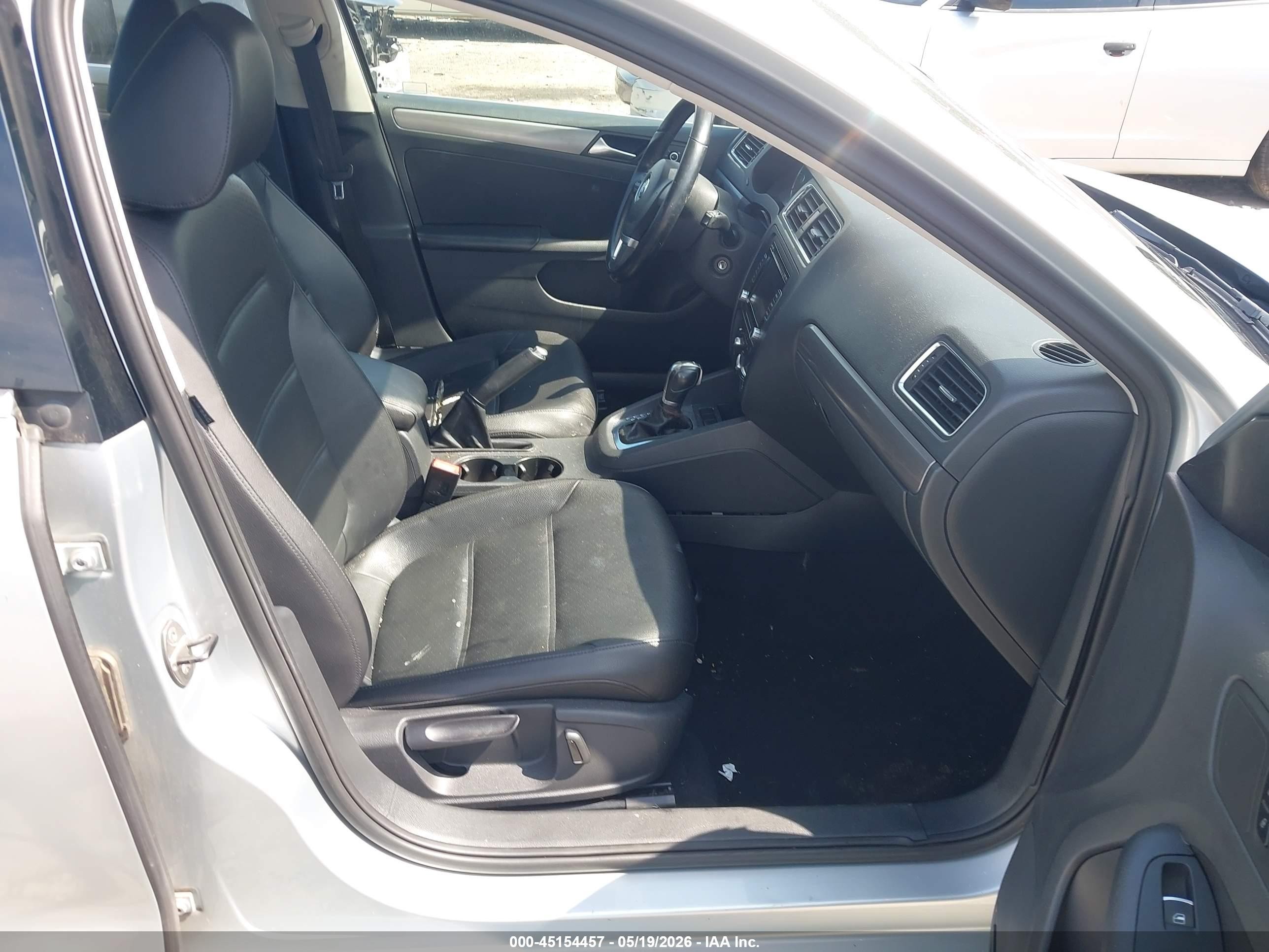 2013 Volkswagen Jetta 2.0l Tdi Серебряный vin: 3VWLL7AJ6DM394401