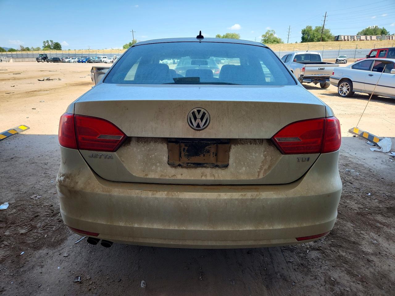 2011 Volkswagen Jetta Tdi Tan vin: 3VWLL7AJ7BM109895