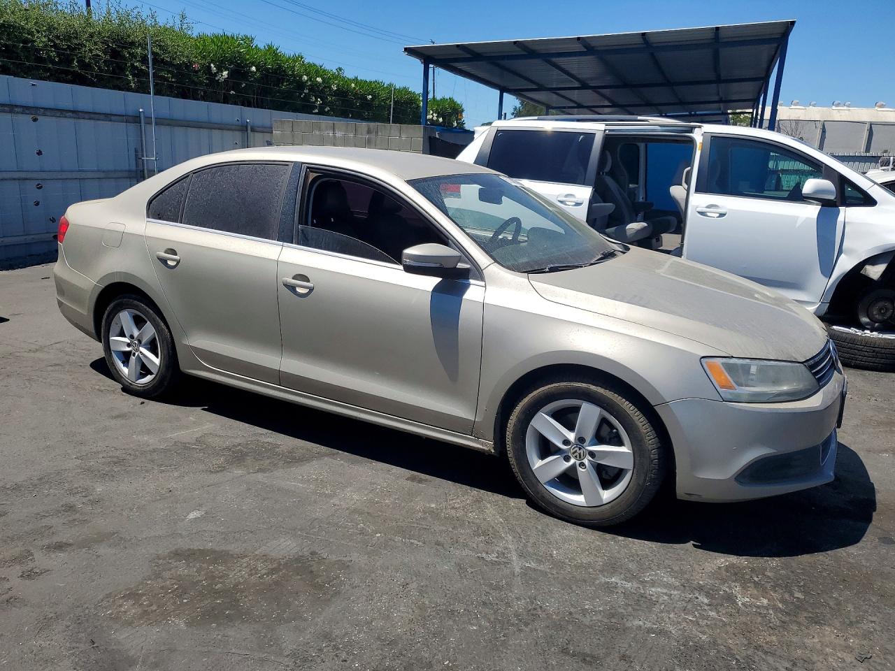 2013 Volkswagen Jetta Tdi Tan vin: 3VWLL7AJ7DM206579