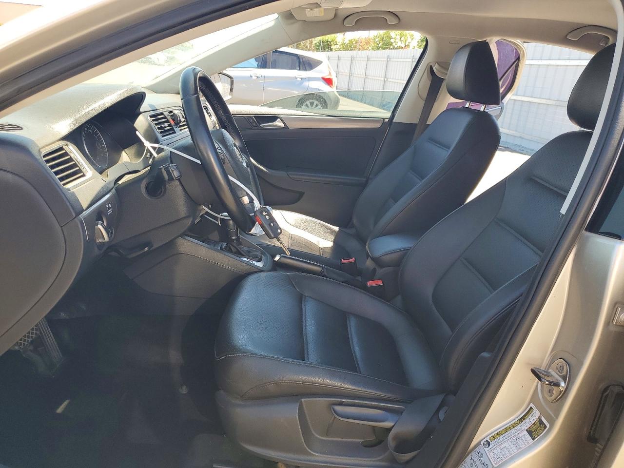 2013 Volkswagen Jetta Tdi Tan vin: 3VWLL7AJ7DM206579