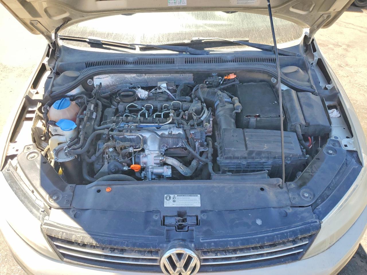 2013 Volkswagen Jetta Tdi Tan vin: 3VWLL7AJ7DM206579