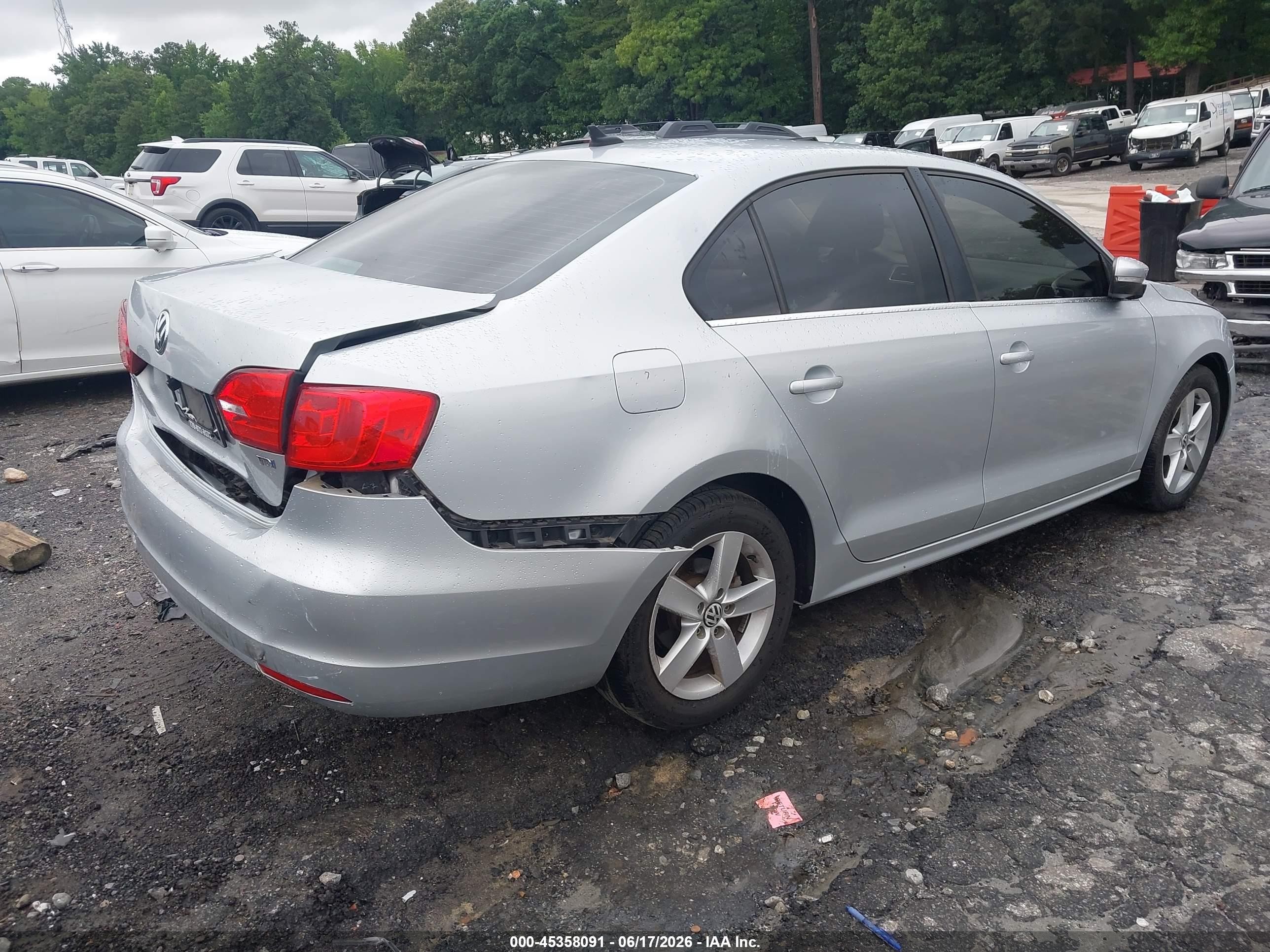2013 Volkswagen Jetta 2.0l Tdi Серебряный vin: 3VWLL7AJ7DM416048