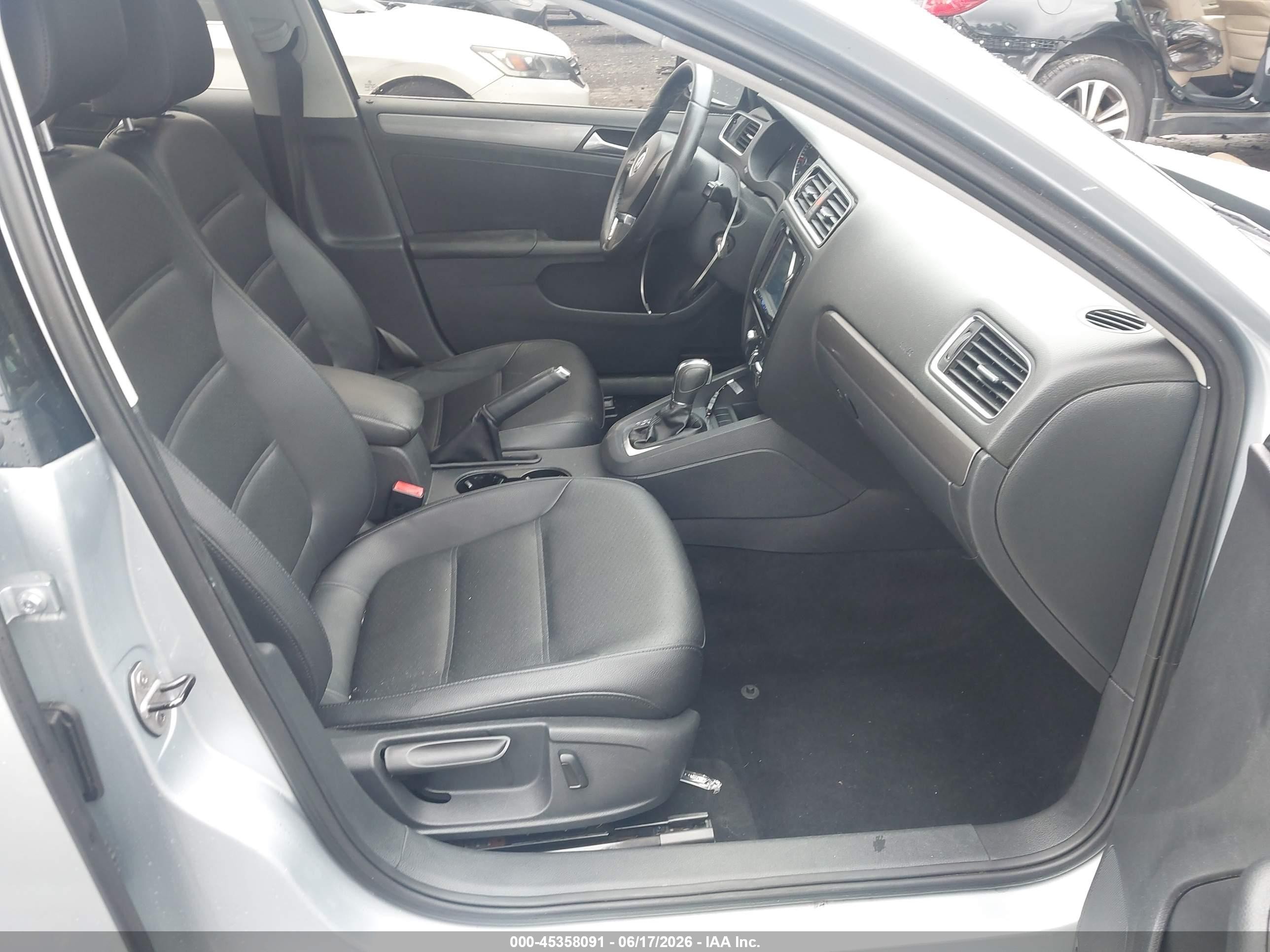 2013 Volkswagen Jetta 2.0l Tdi Серебряный vin: 3VWLL7AJ7DM416048