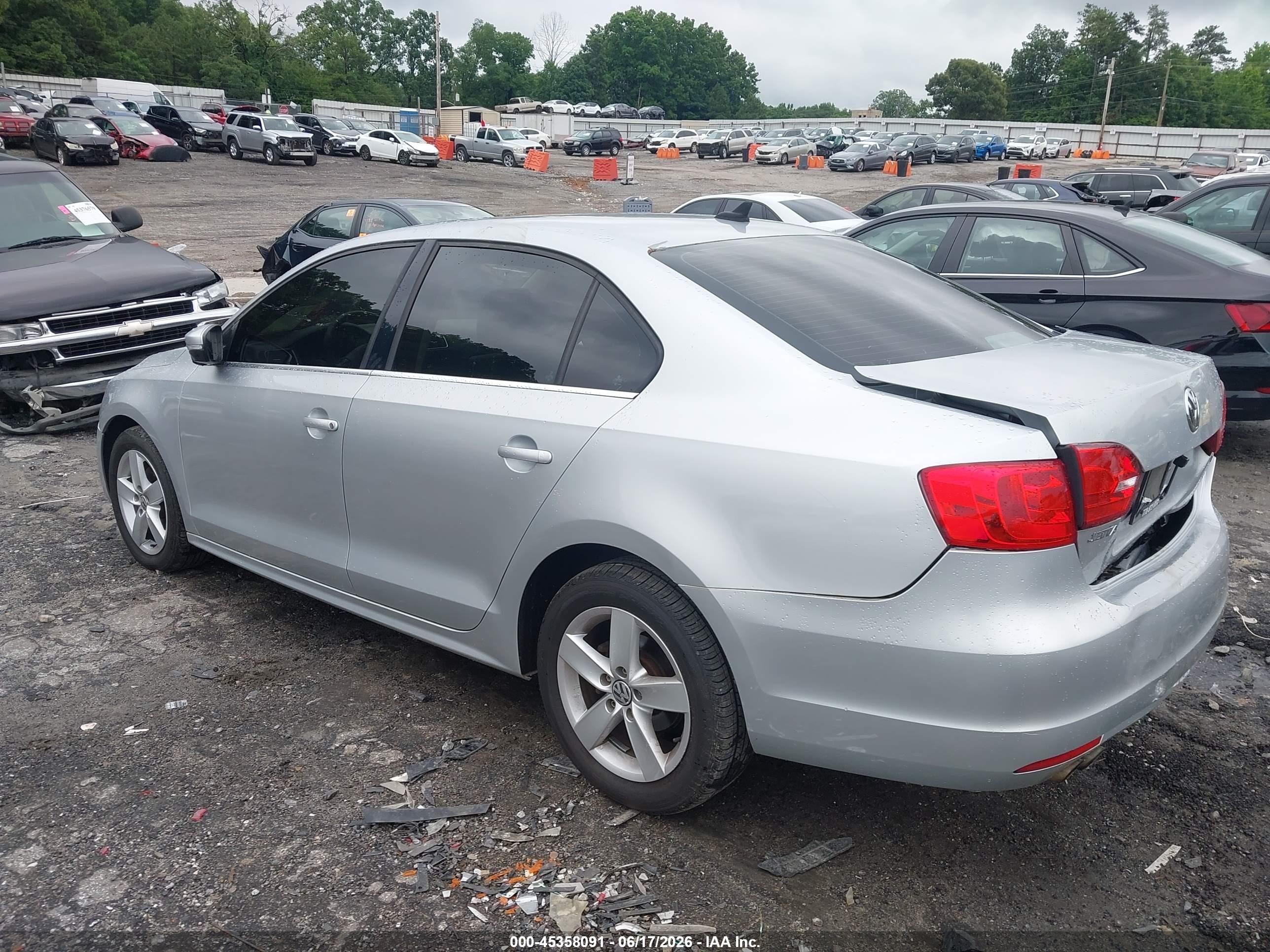 2013 Volkswagen Jetta 2.0l Tdi Серебряный vin: 3VWLL7AJ7DM416048