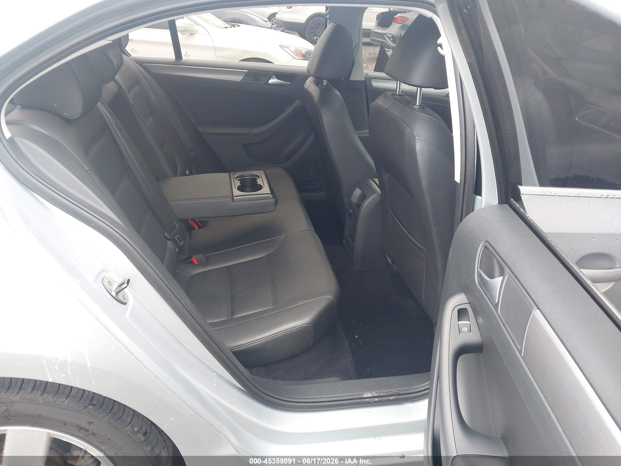 2013 Volkswagen Jetta 2.0l Tdi Серебряный vin: 3VWLL7AJ7DM416048