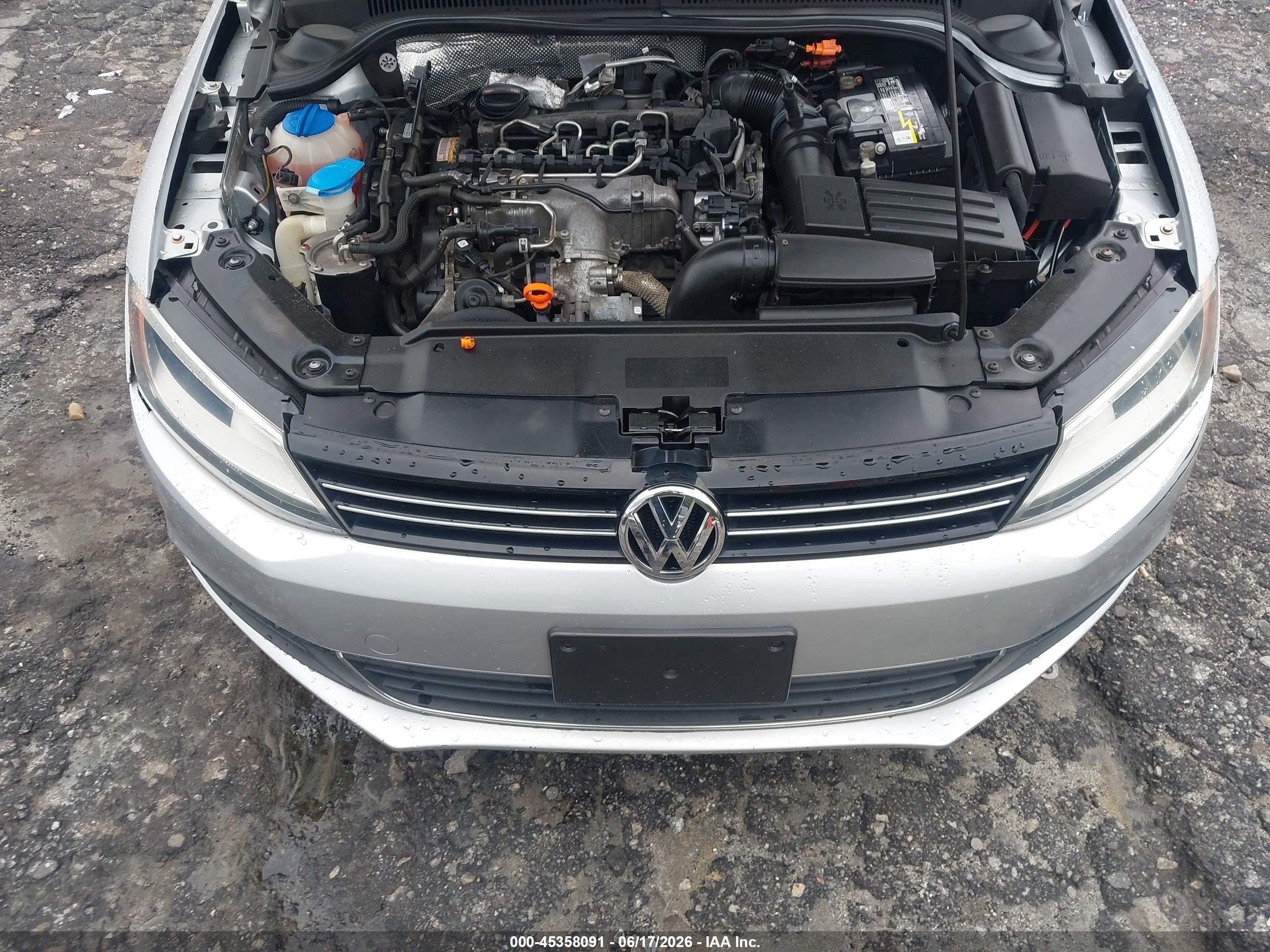2013 Volkswagen Jetta 2.0l Tdi Серебряный vin: 3VWLL7AJ7DM416048