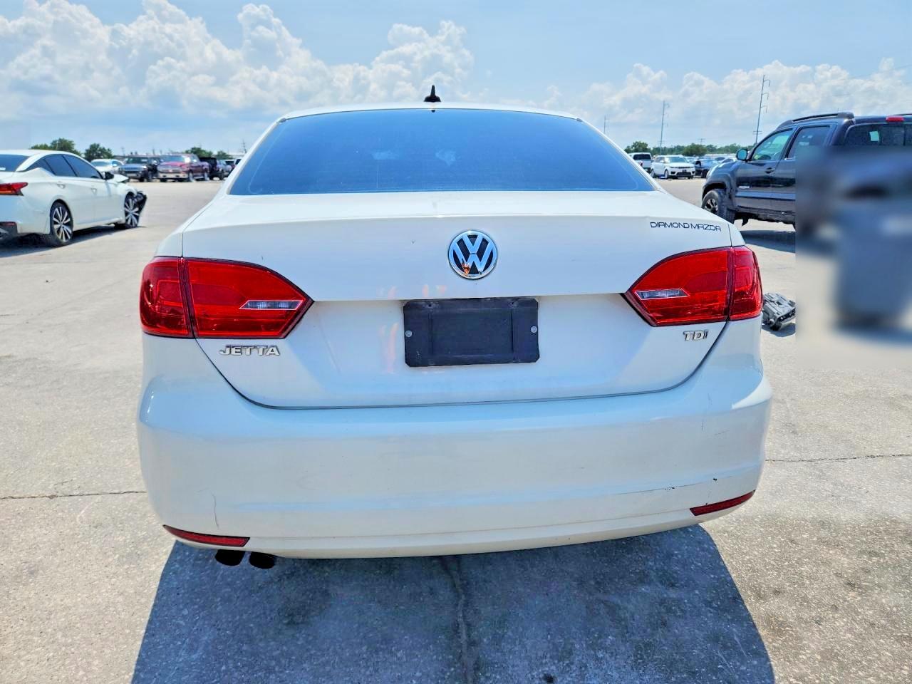 2014 Volkswagen Jetta White vin: 3VWLL7AJ7EM359951