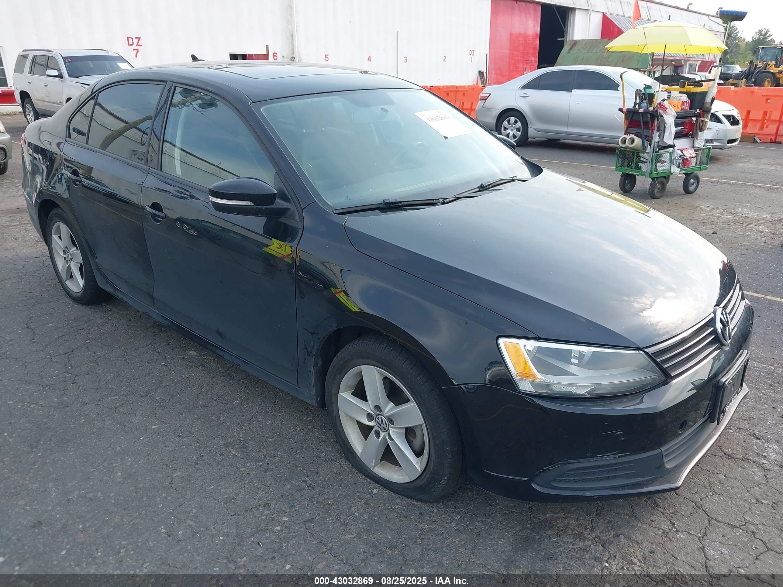 3VWLL7AJ8BM050193