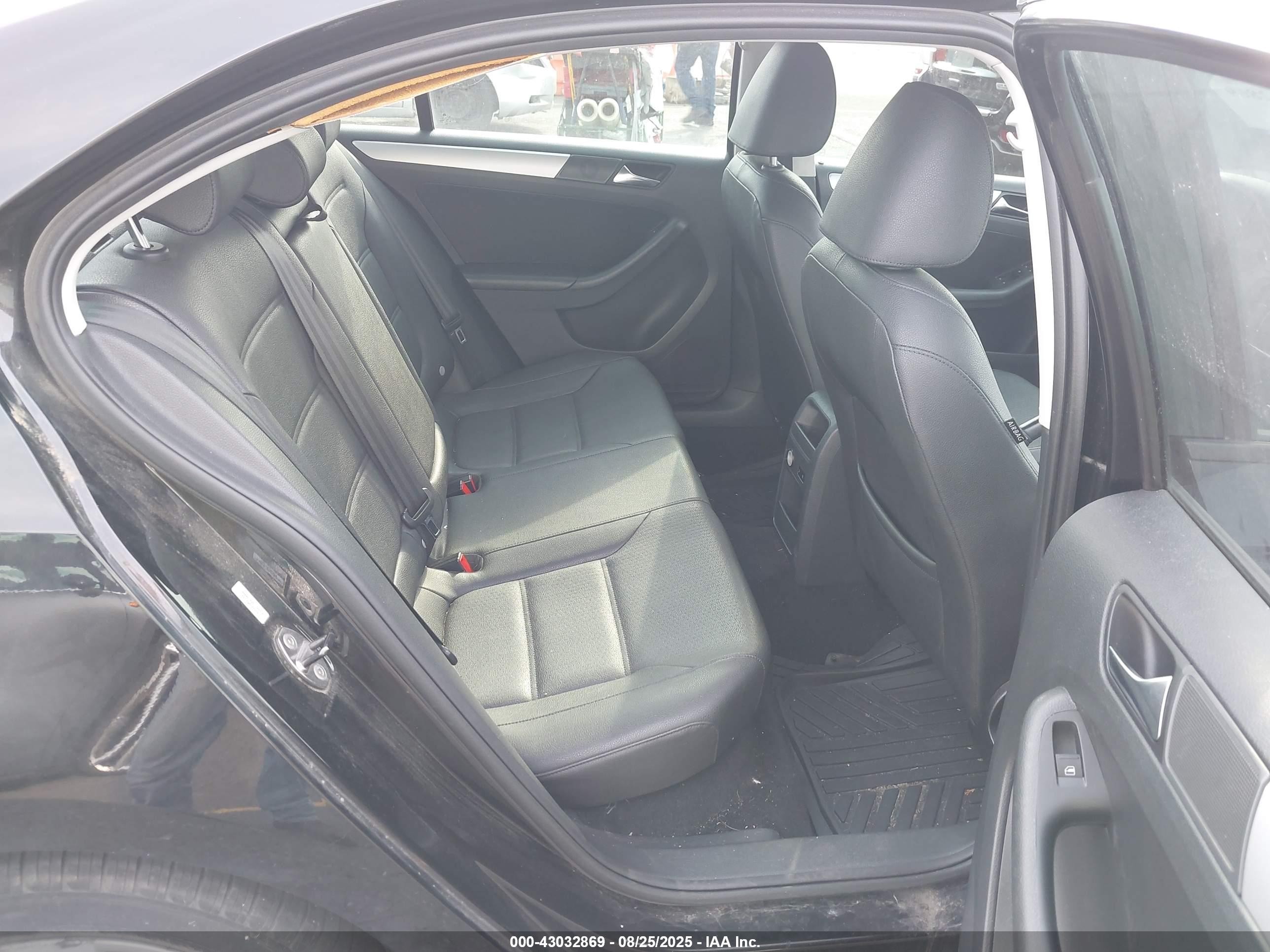 2011 Volkswagen Jetta 2.0l Tdi Black vin: 3VWLL7AJ8BM050193