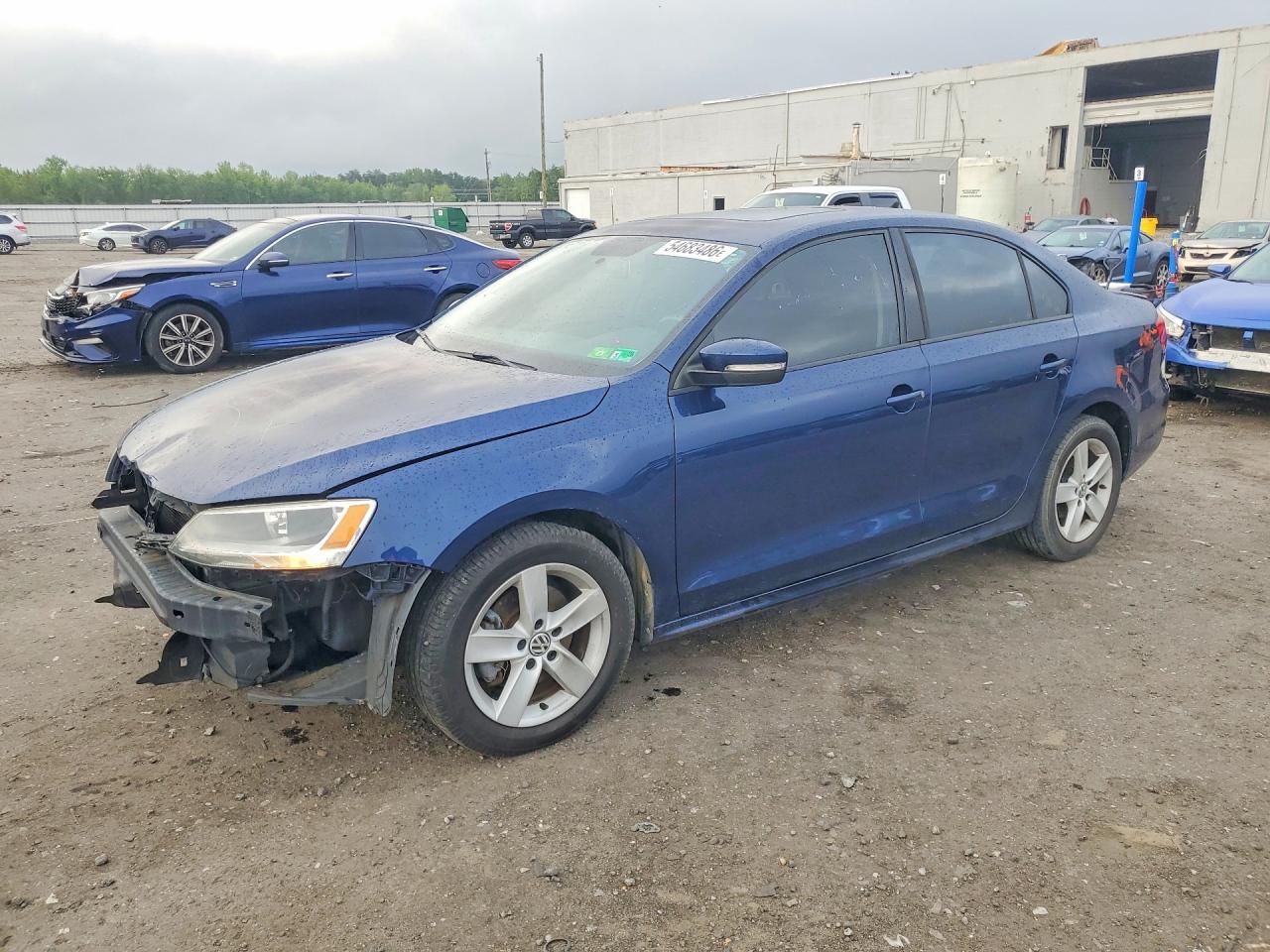 3VWLL7AJ8BM082495
